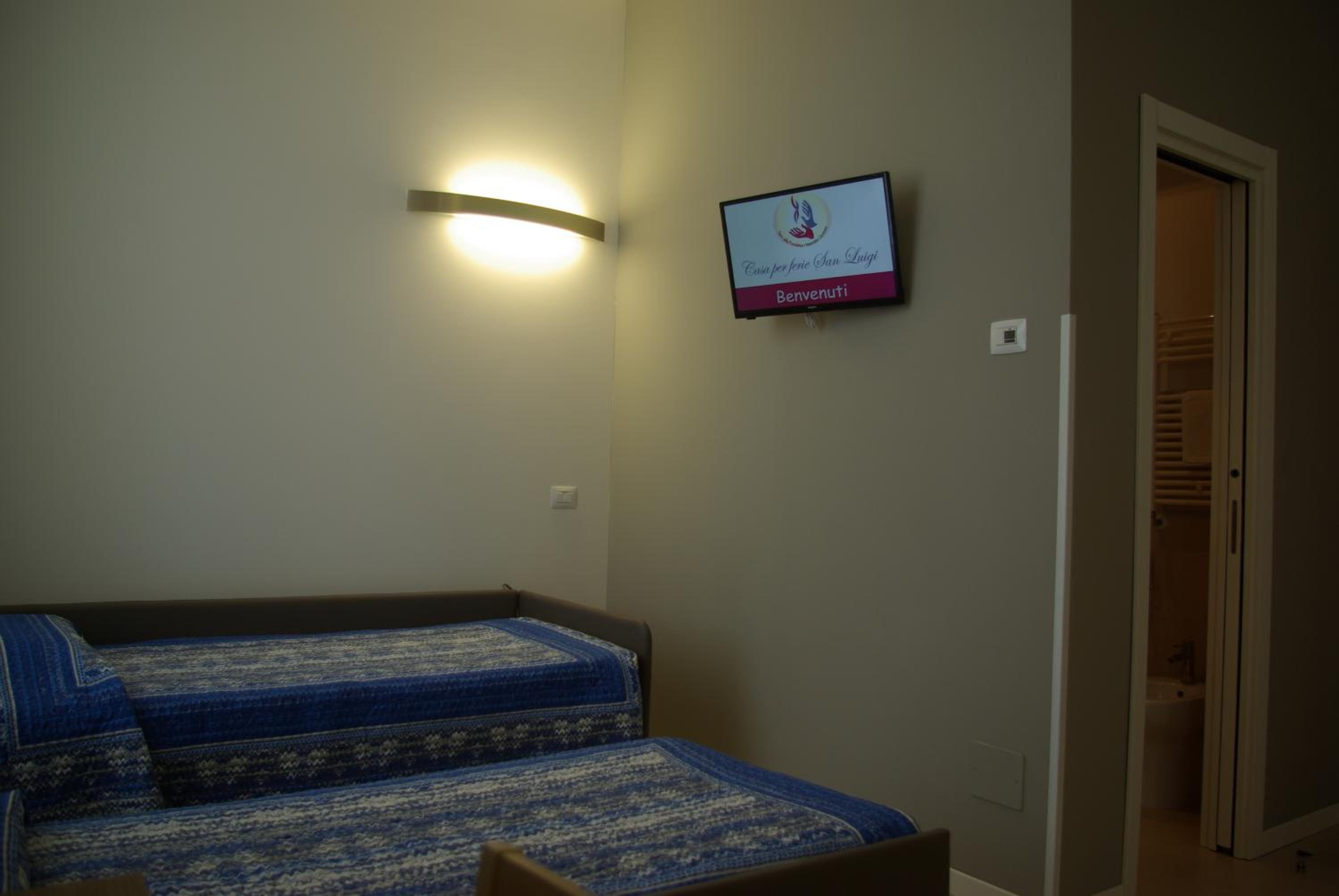 Twin Room with Shower photo 1