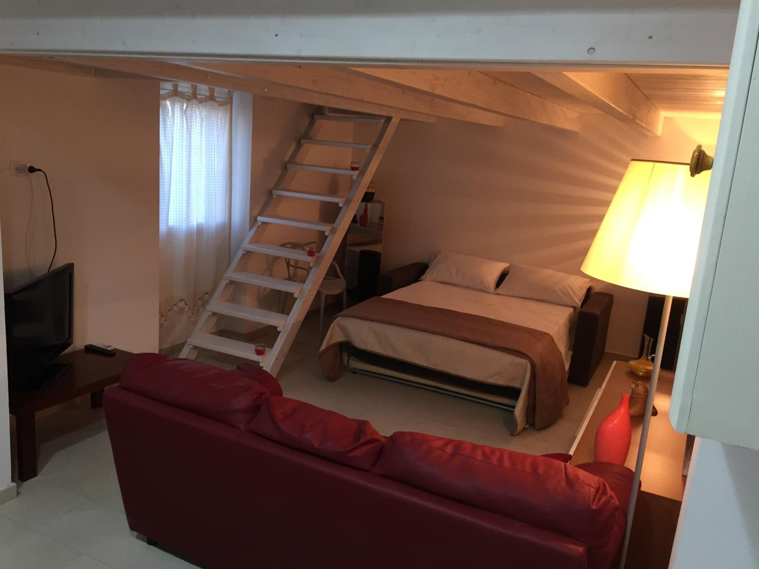 One-Bedroom House - Photo 20