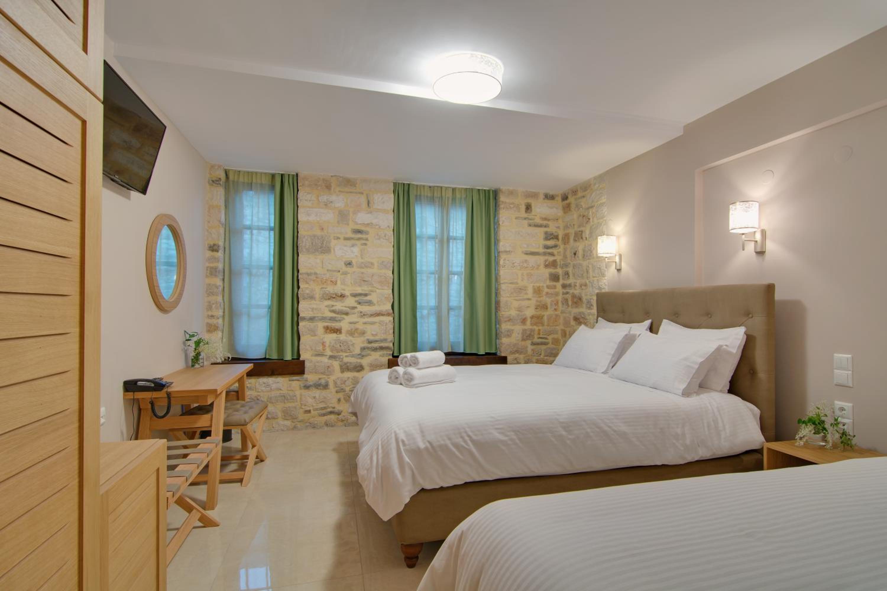 Deluxe Triple Room photo 2