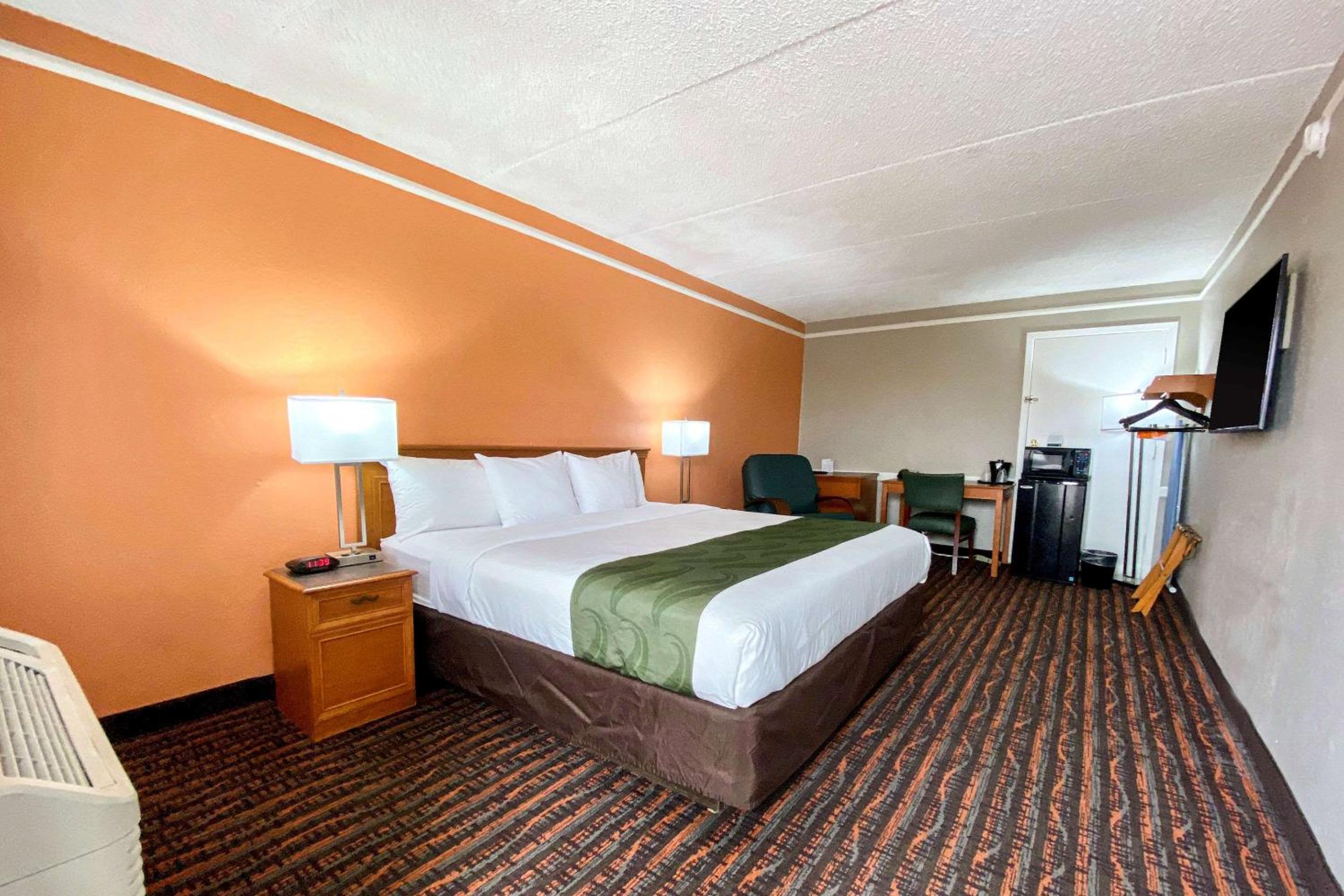 King Room - Non-Smoking - Photo 1