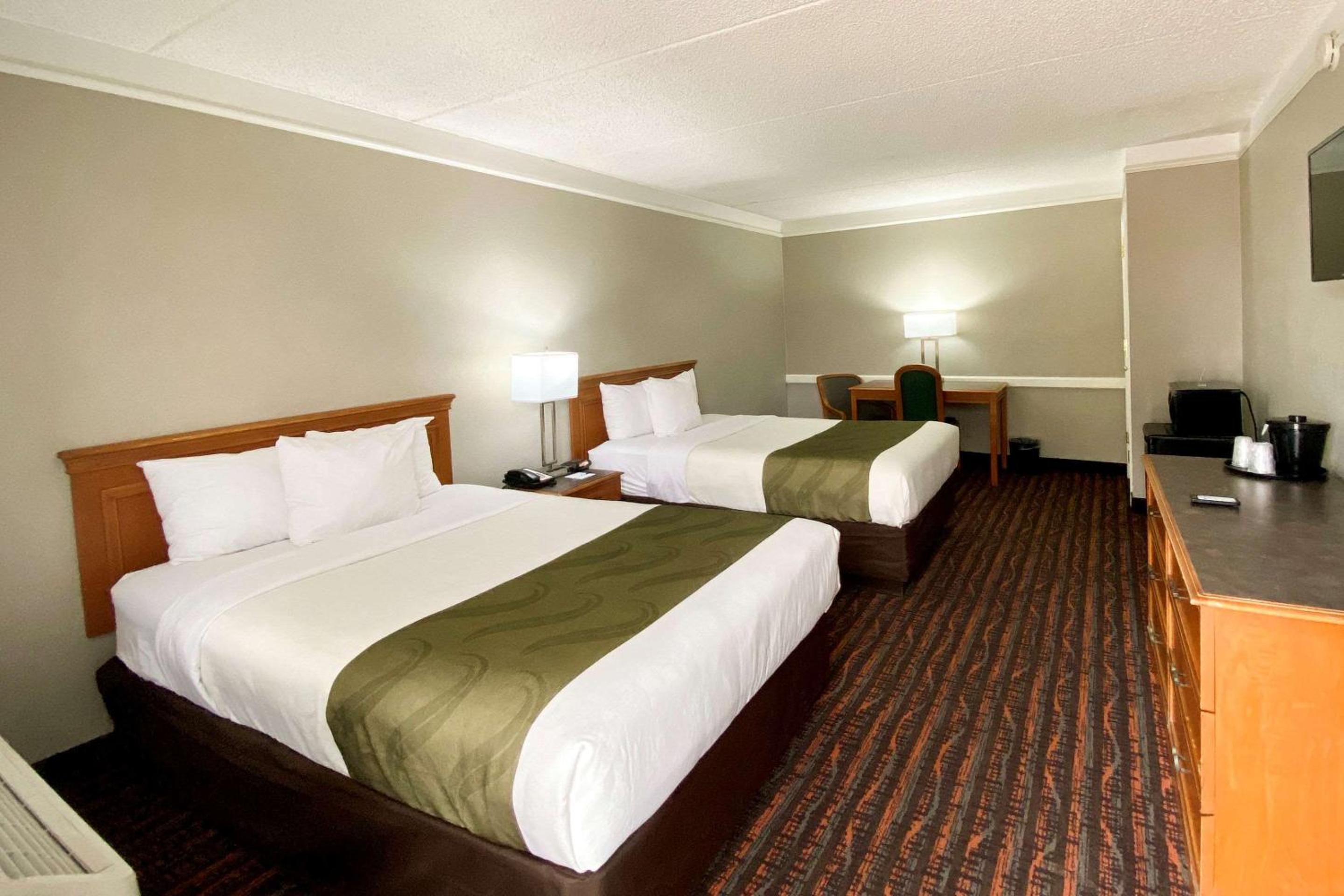 Double Room with Two Double Beds - Non-Smoking - Photo 3