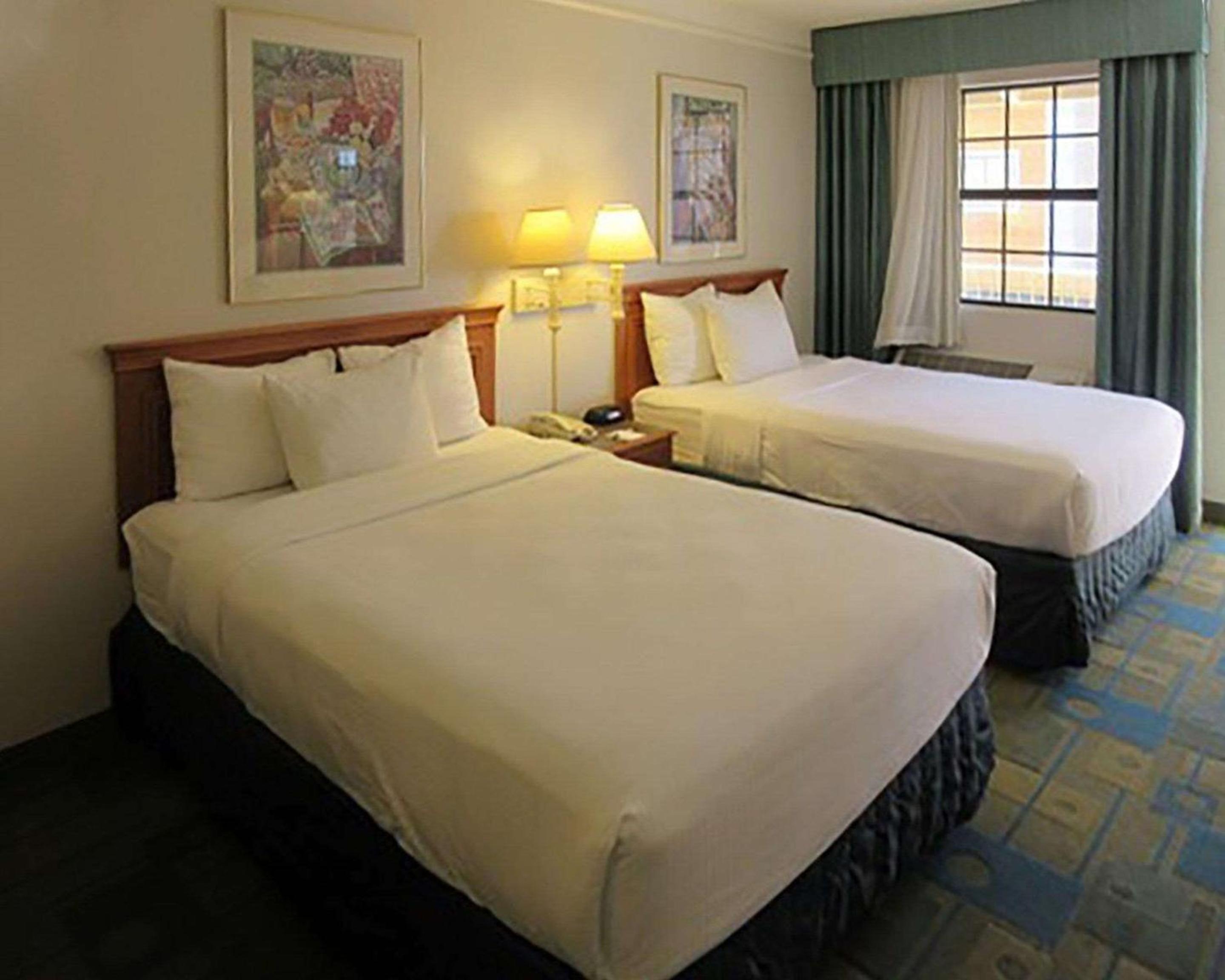 Double Room with Two Double Beds - Non-Smoking - Photo 4