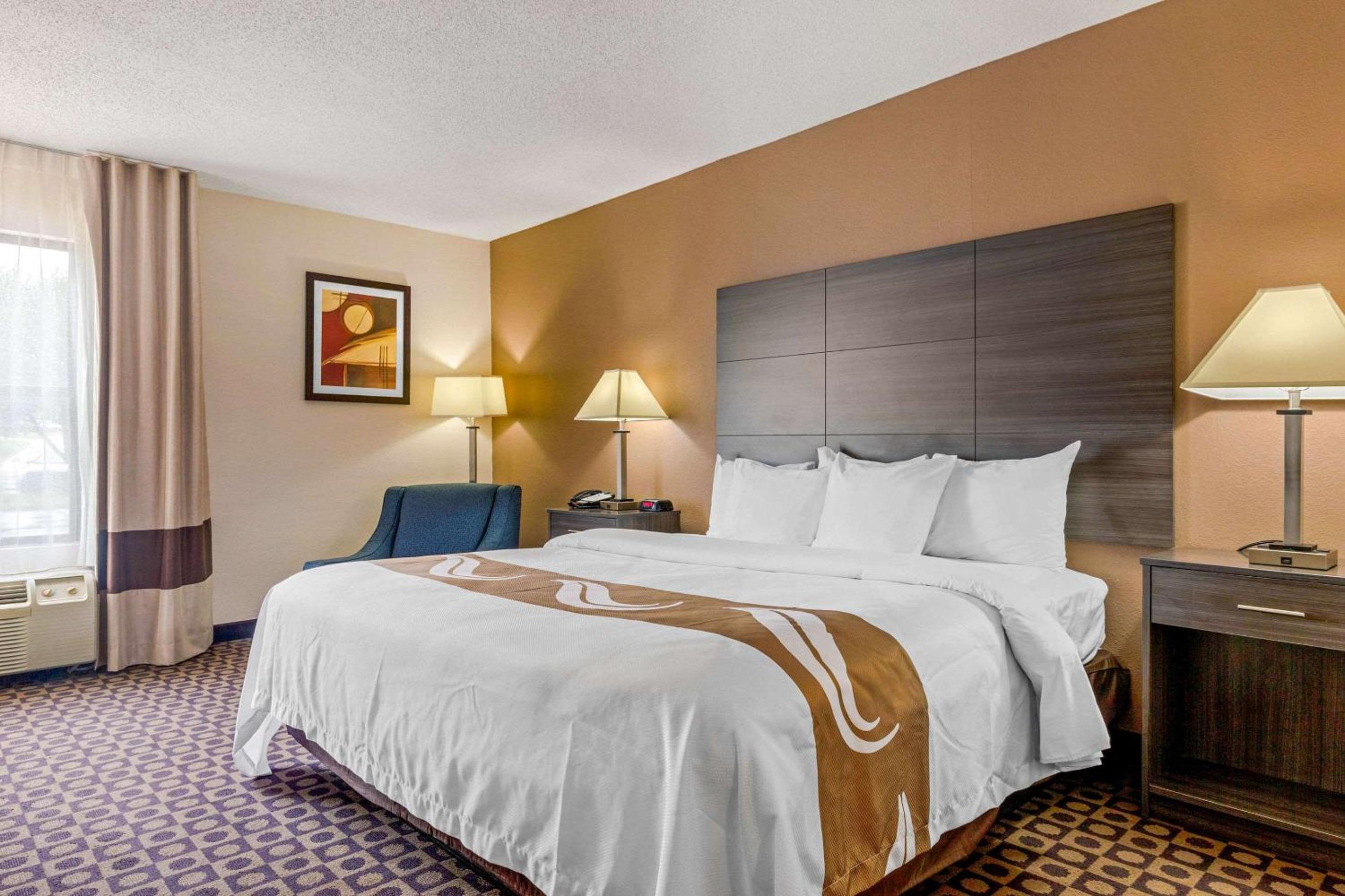 King Room - Non-Smoking - Photo 1