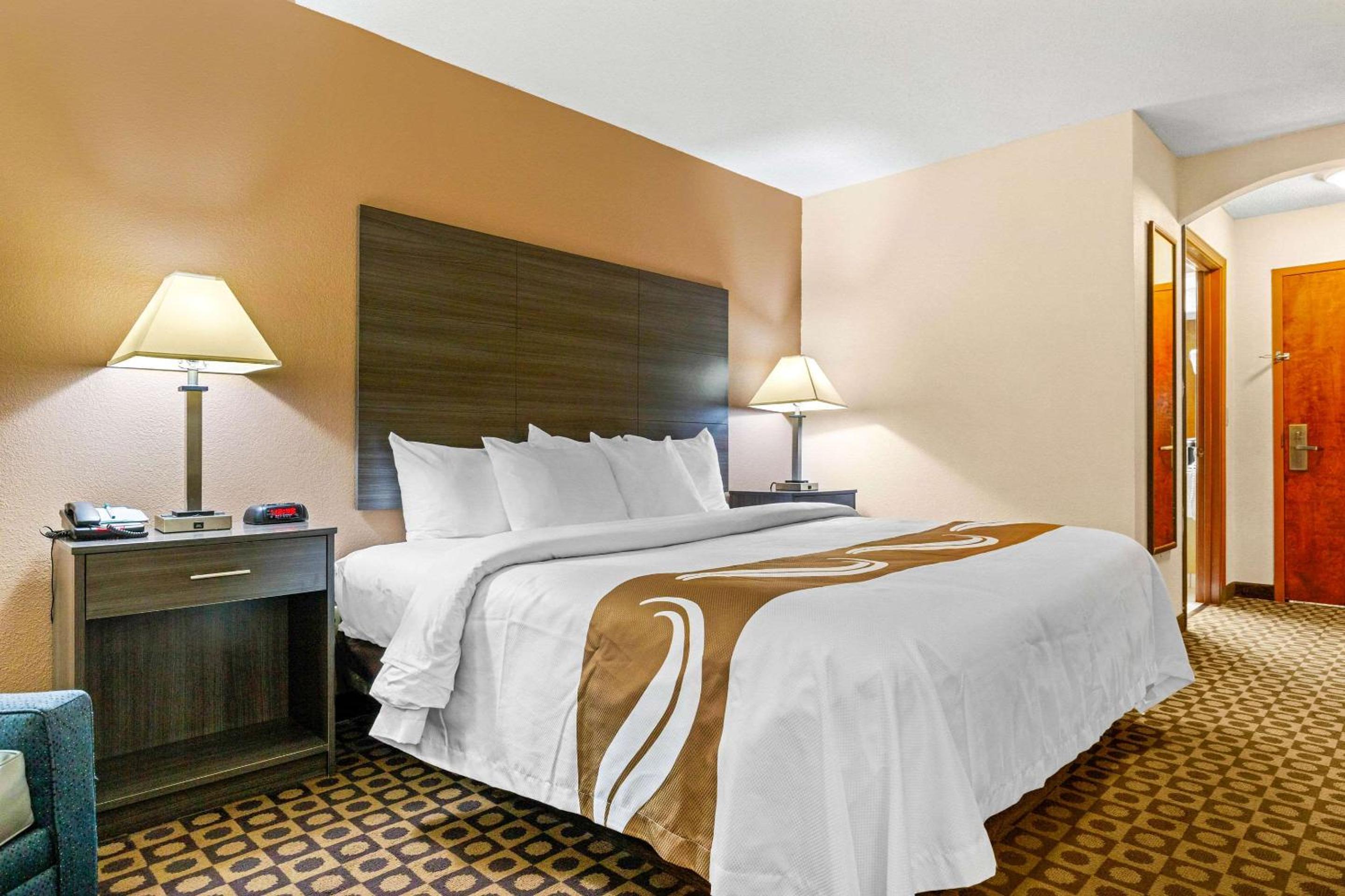 King Room - Non-Smoking - Photo 3