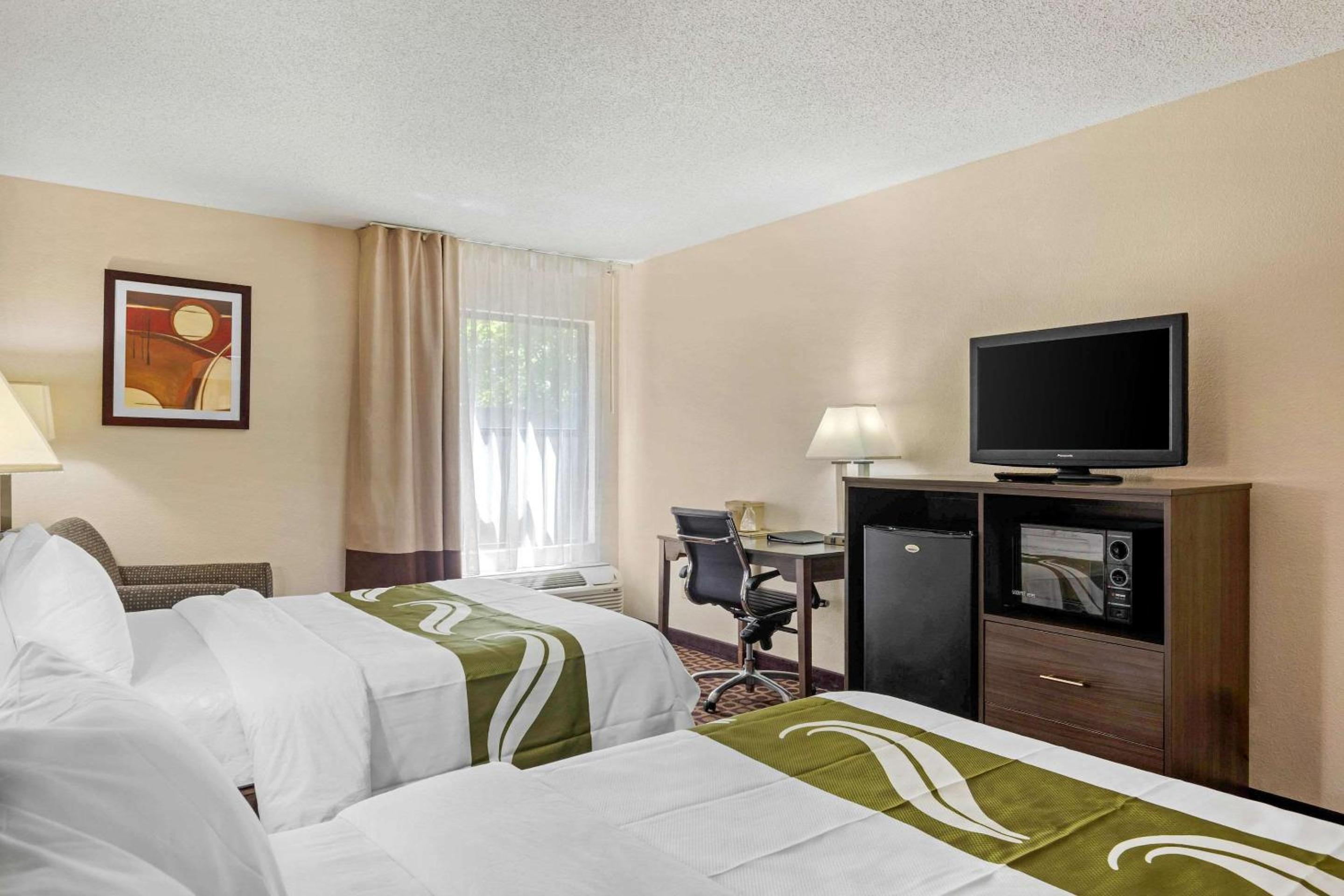 Double Room with Two Double Beds - Non-Smoking - Photo 2