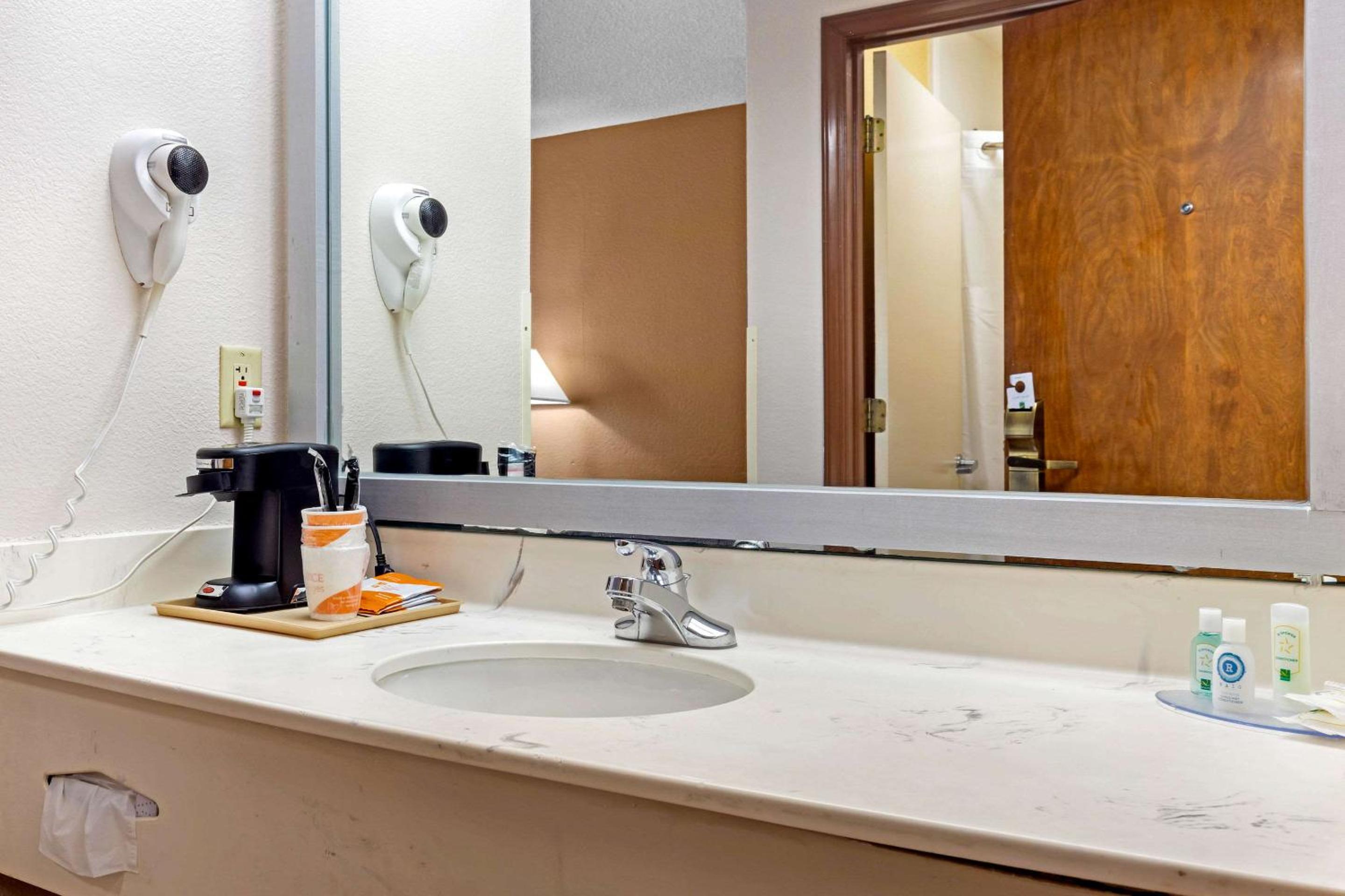 Superior King Room - Non-Smoking - Photo 3