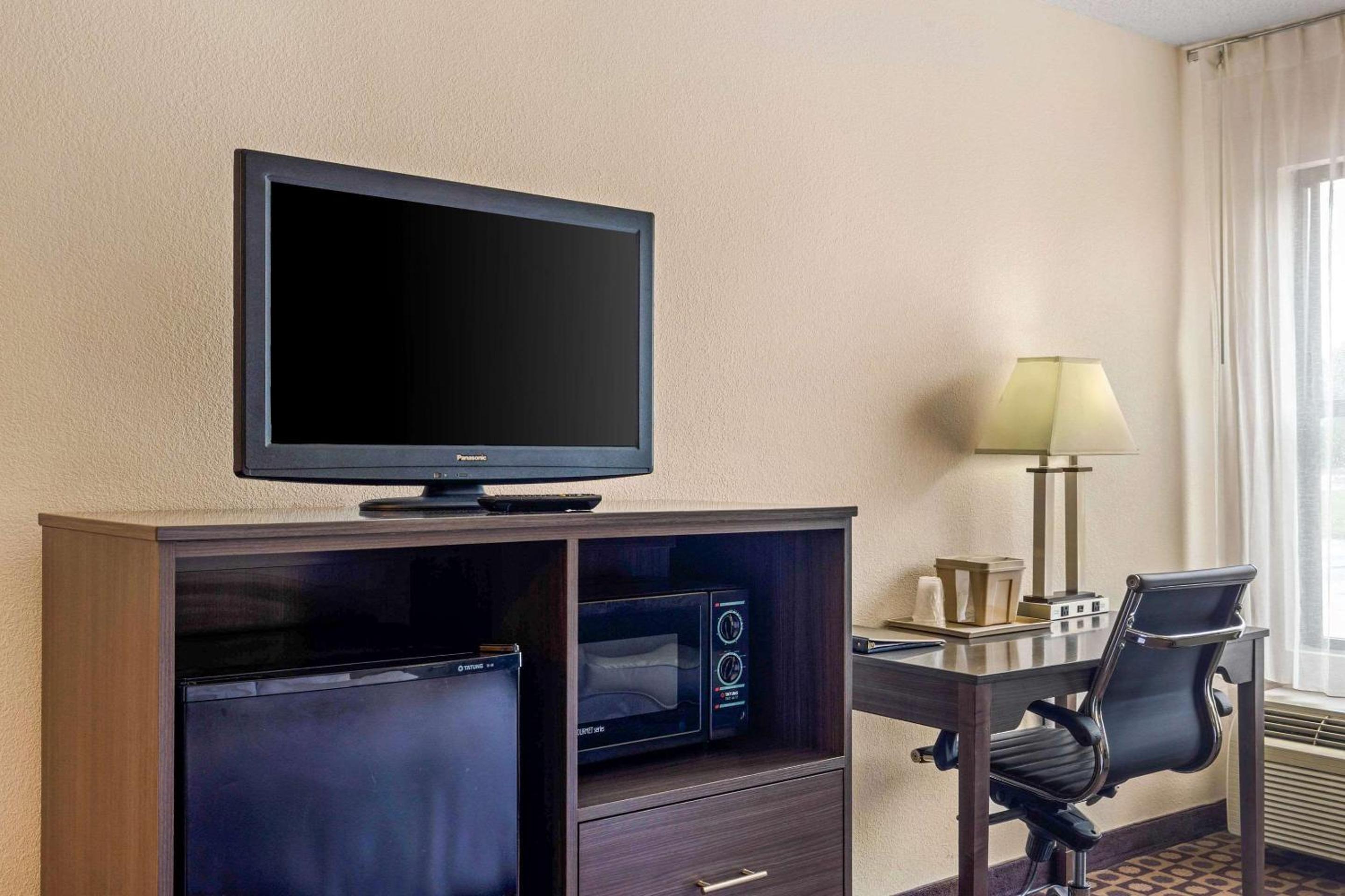 King Room - Non-Smoking - Photo 5