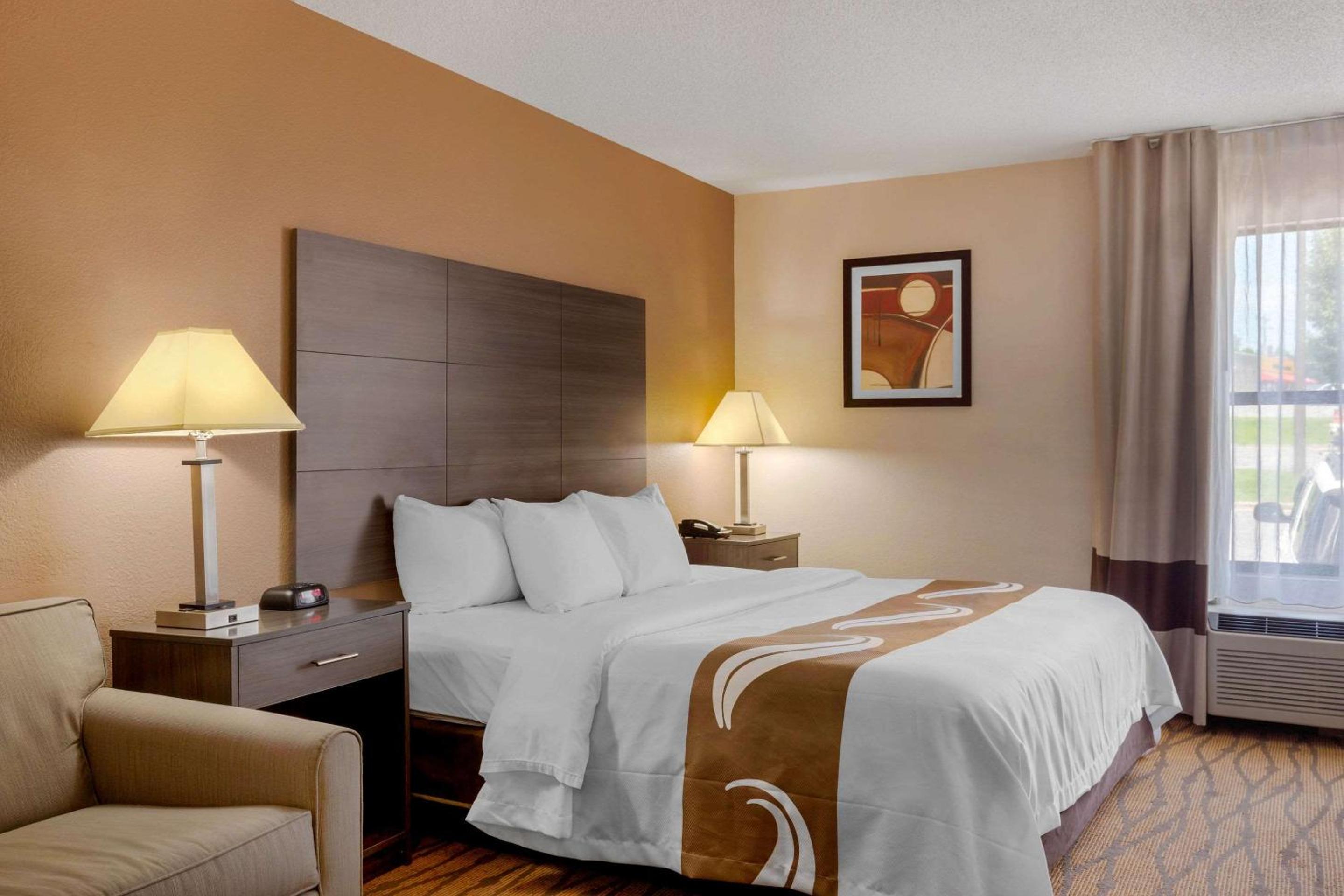 Superior King Room - Non-Smoking - Photo 5