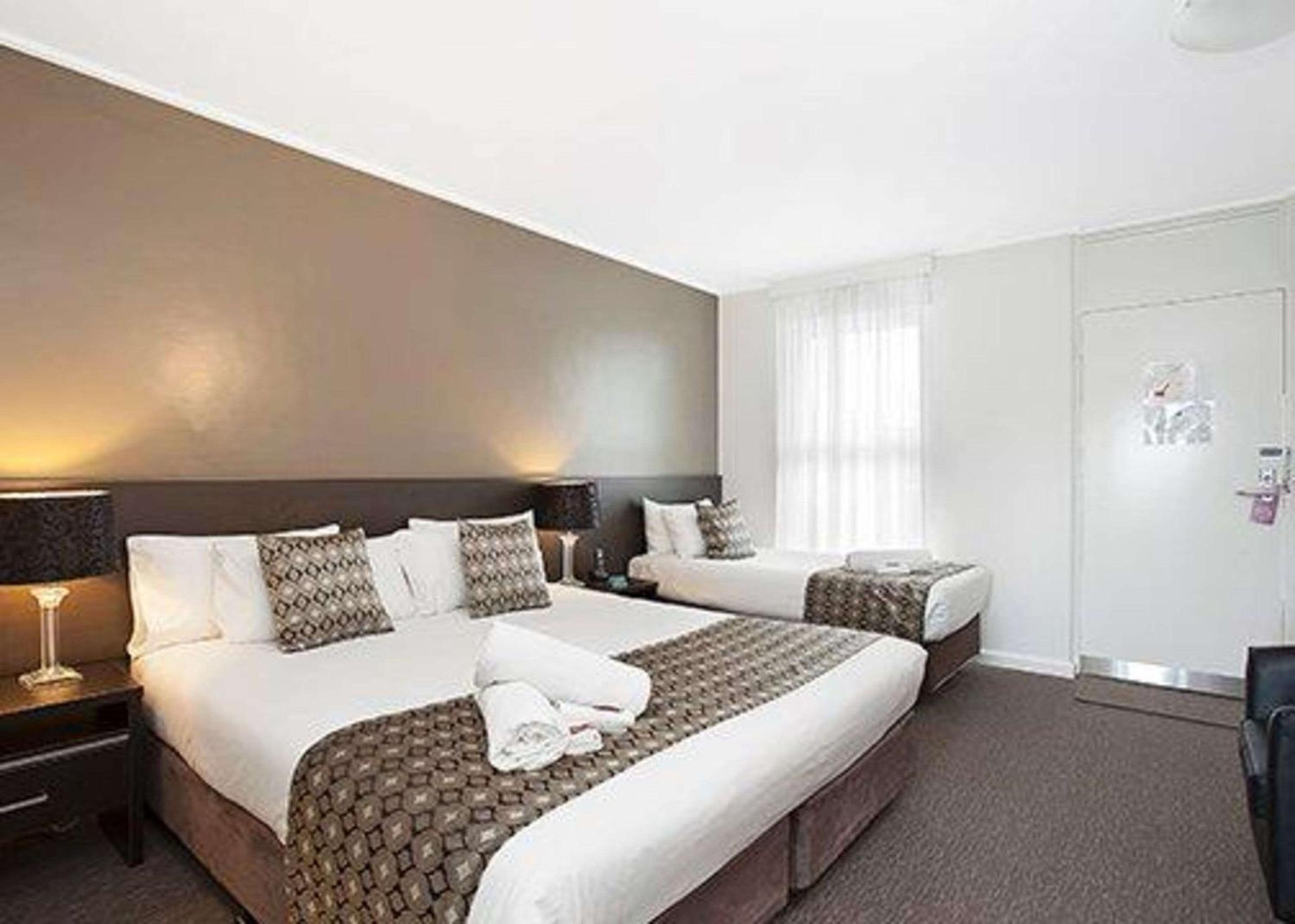 King Room - Non-Smoking - Photo 15