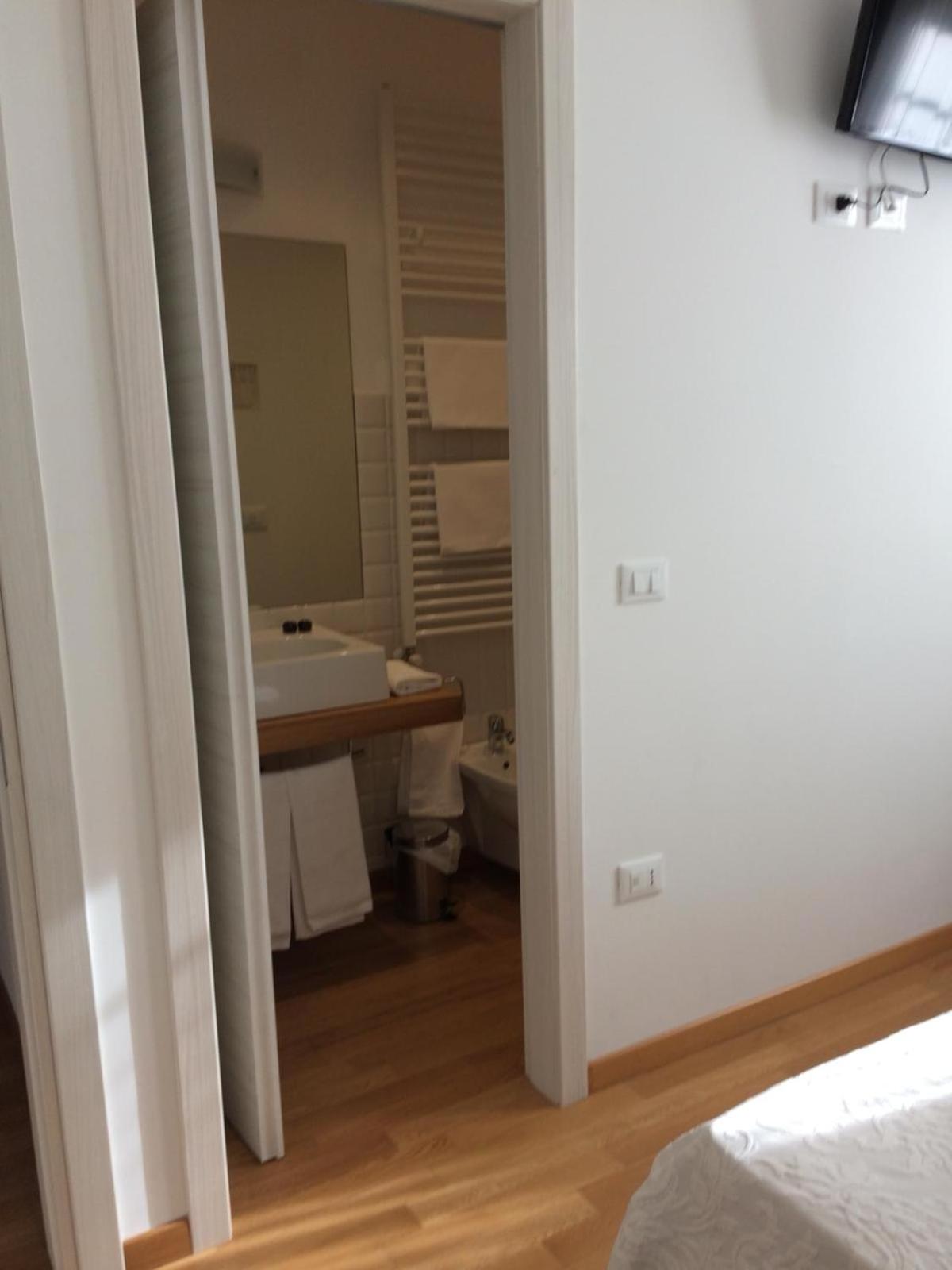 Double or Twin Room photo 2