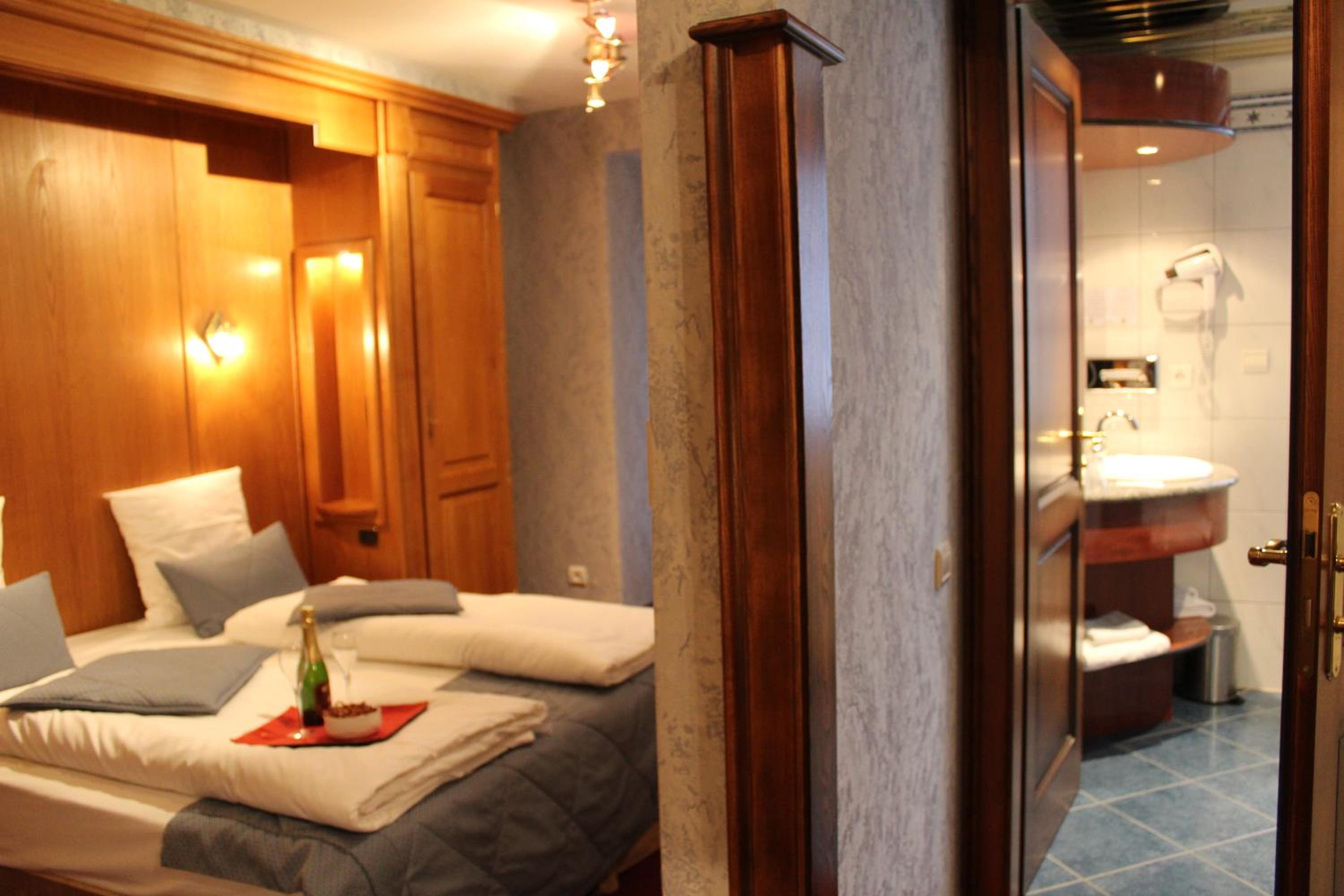 Twin Room - Photo 4