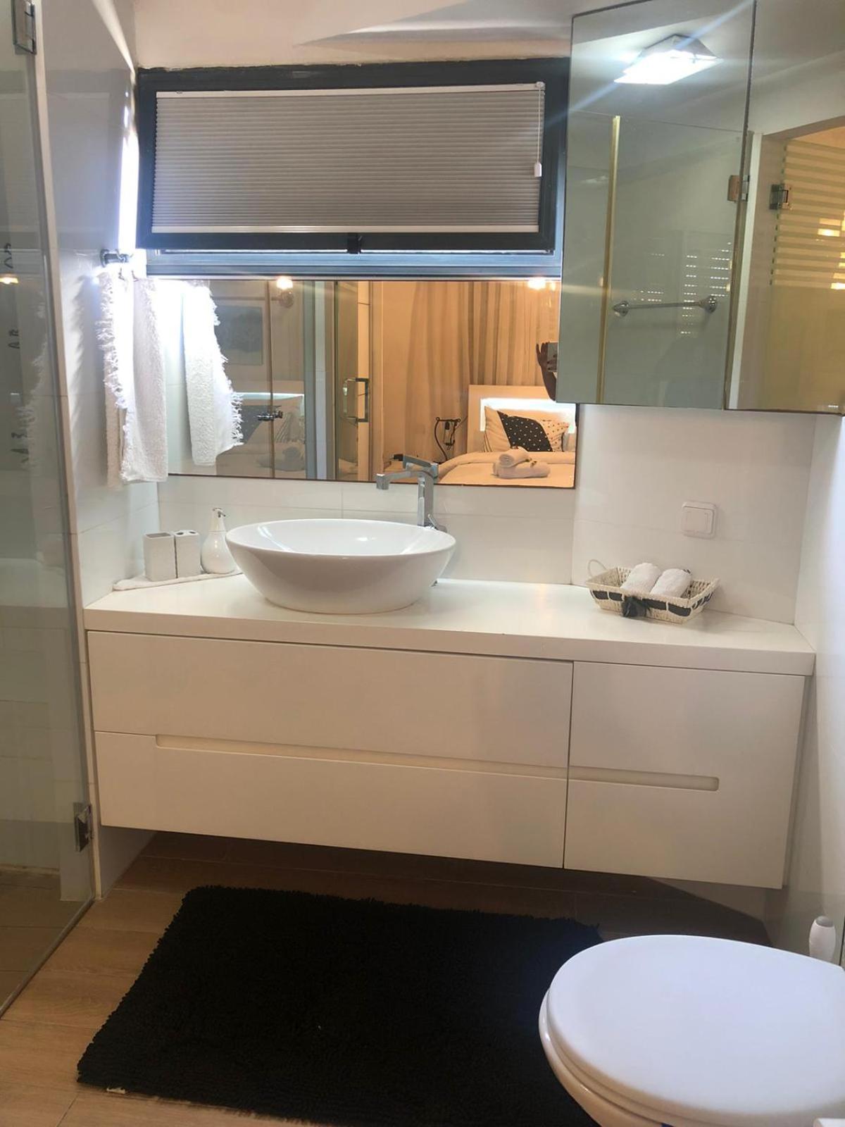 Double Room with Pool View - Photo 10