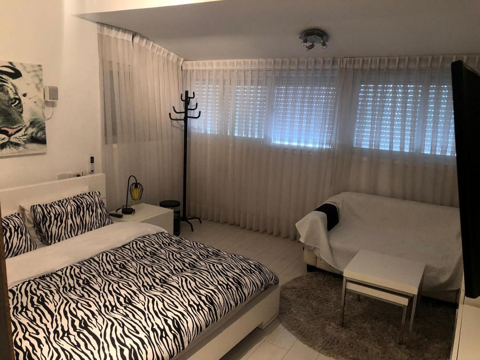 Queen Room - Photo 13