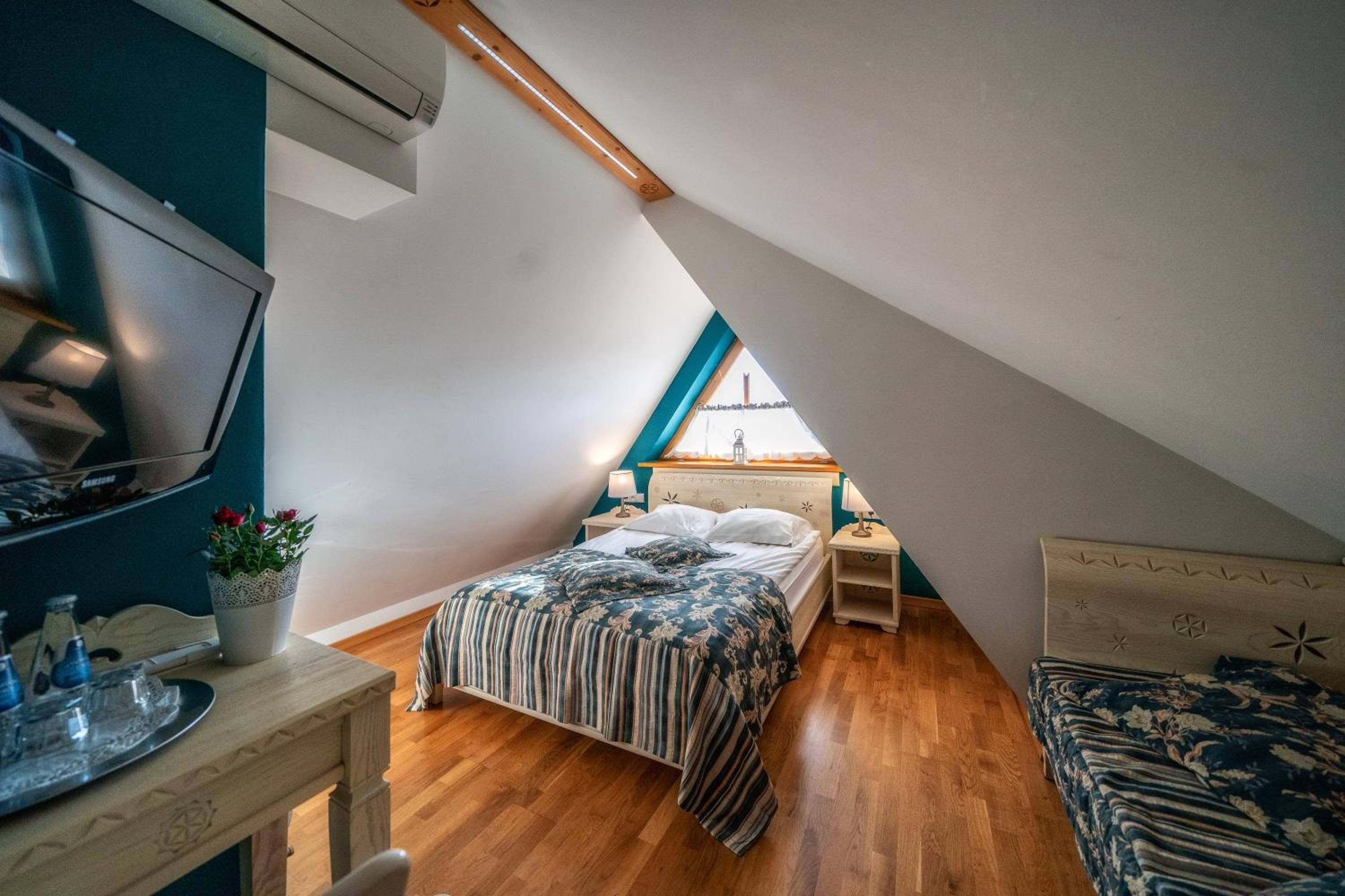 Double Room - Attic photo 3
