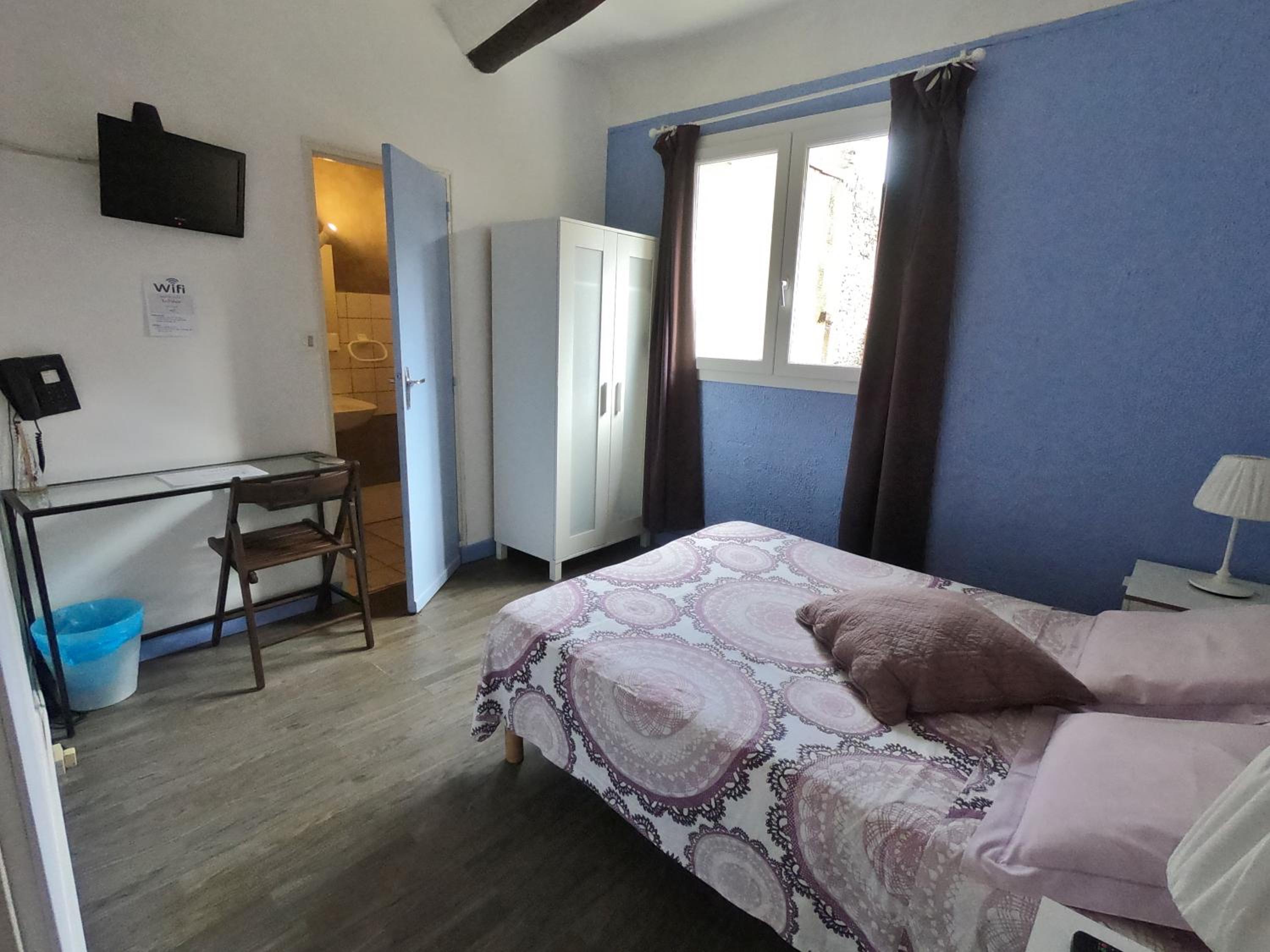 Double Room - Photo 12