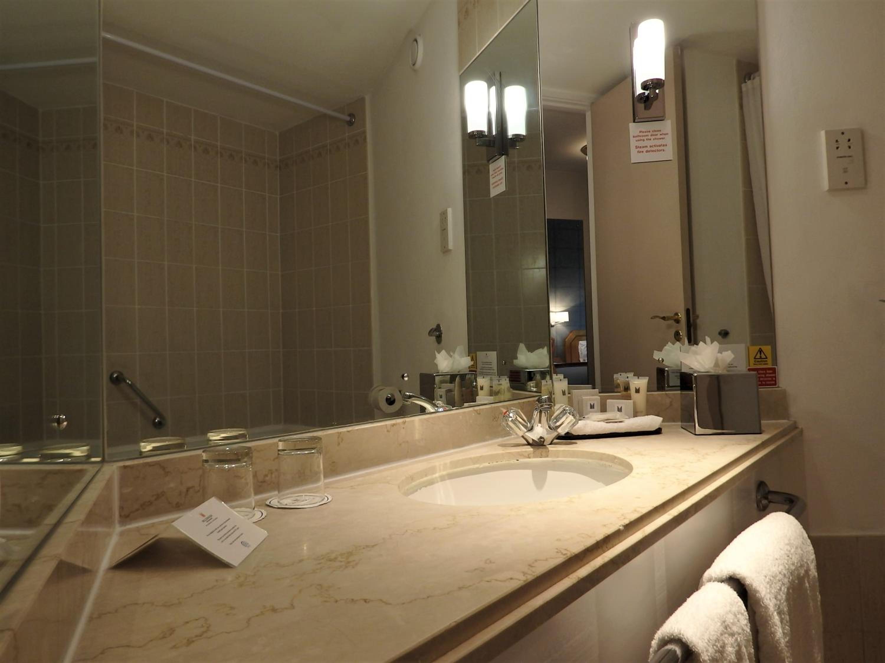 Standard Twin Room - Photo 3