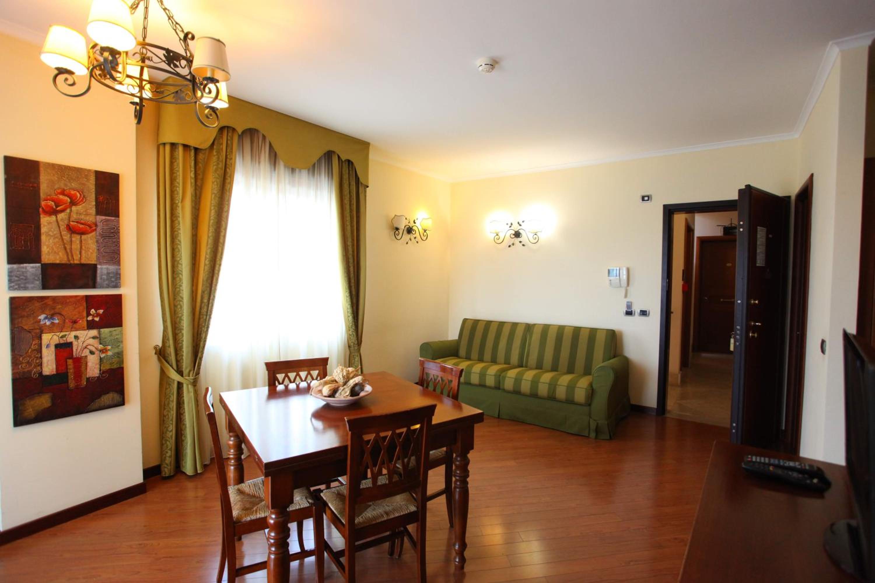 One-Bedroom Apartment - Photo 7