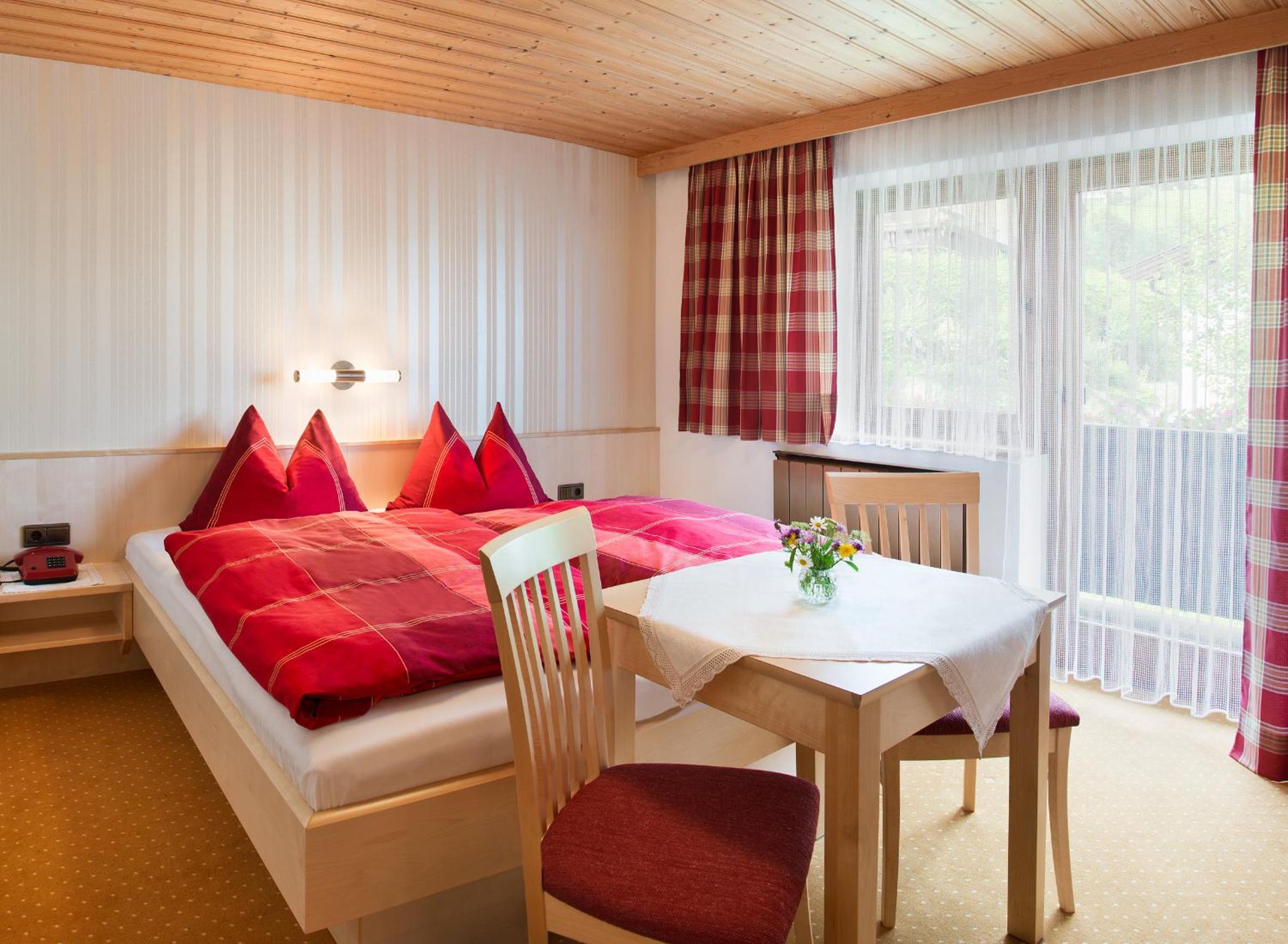 Two-Bedroom Apartment with Balcony photo 2