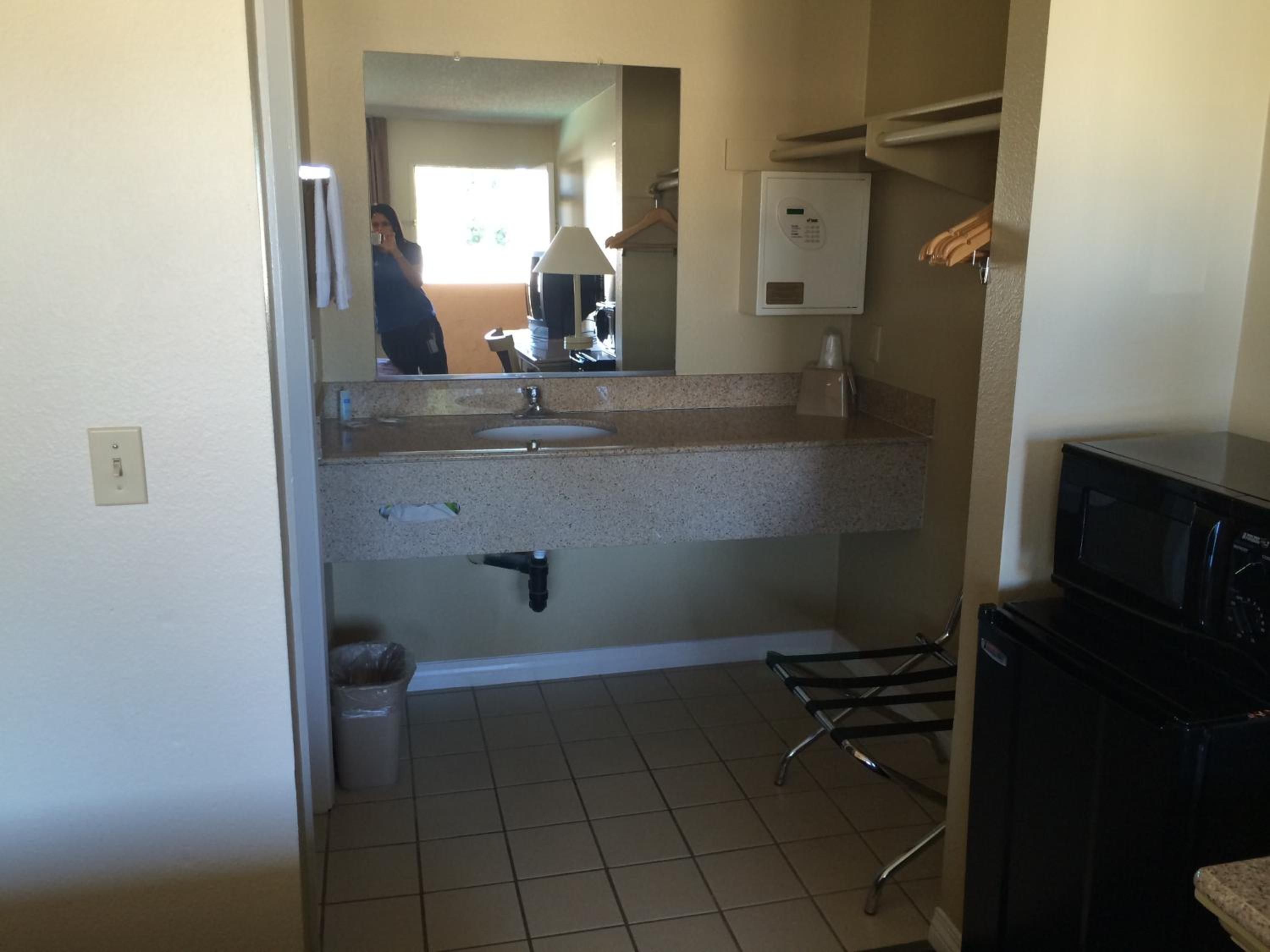Double Room with Two Double Beds - Non-Smoking - Photo 4