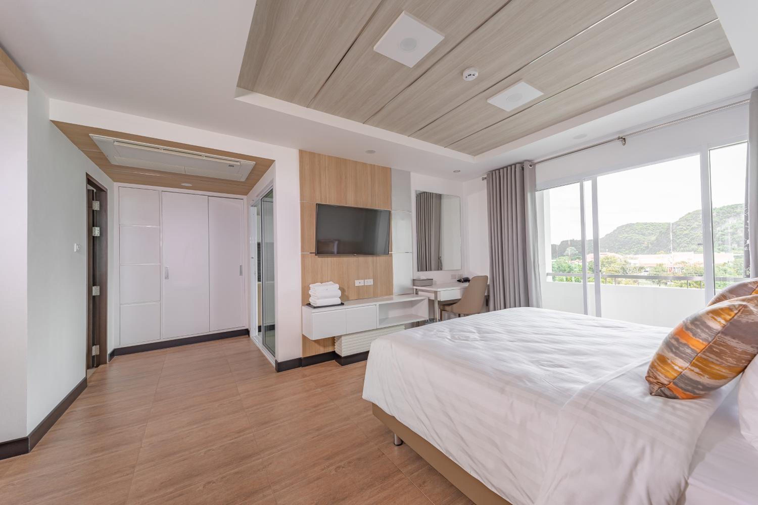 Deluxe Suite - Photo 3