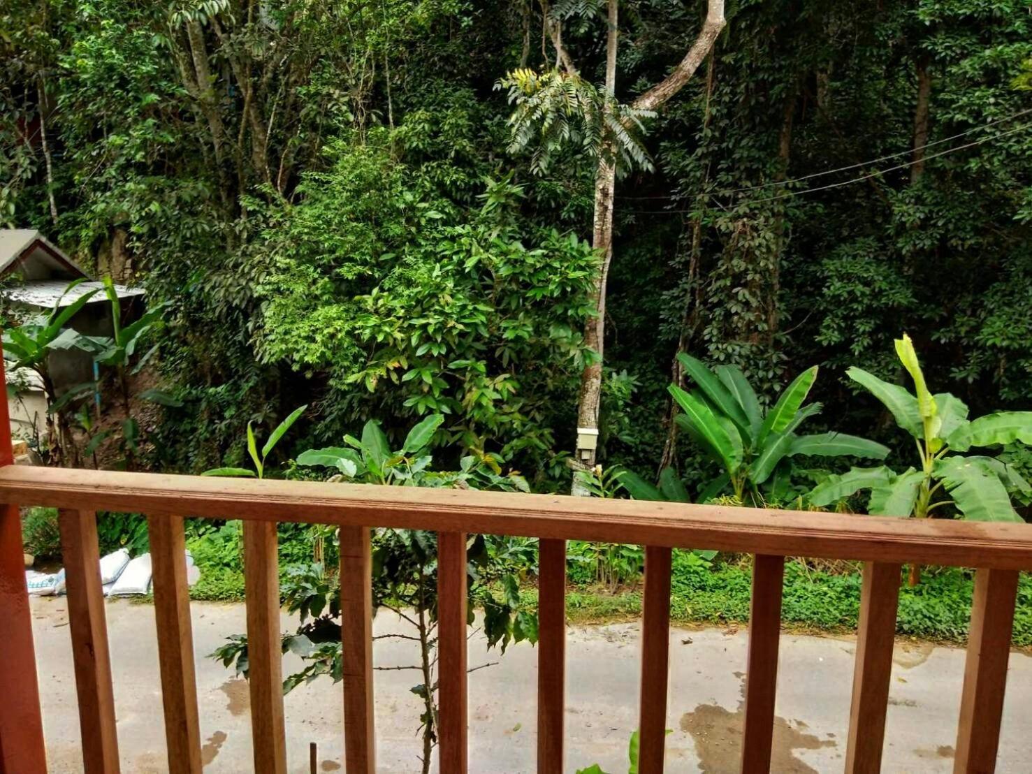 Double Room with Balcony - Photo 8