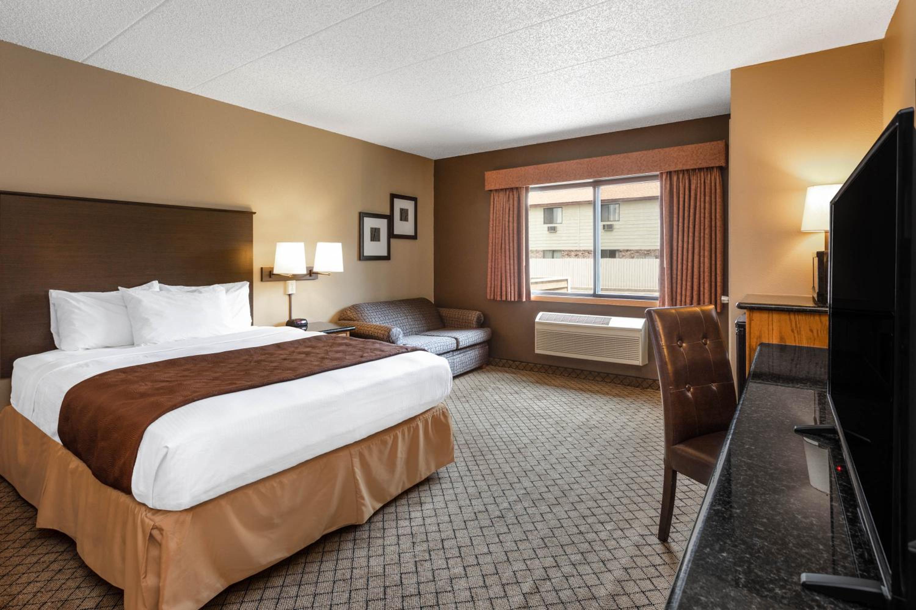 Junior King Suite - Non-Smoking - Photo 1
