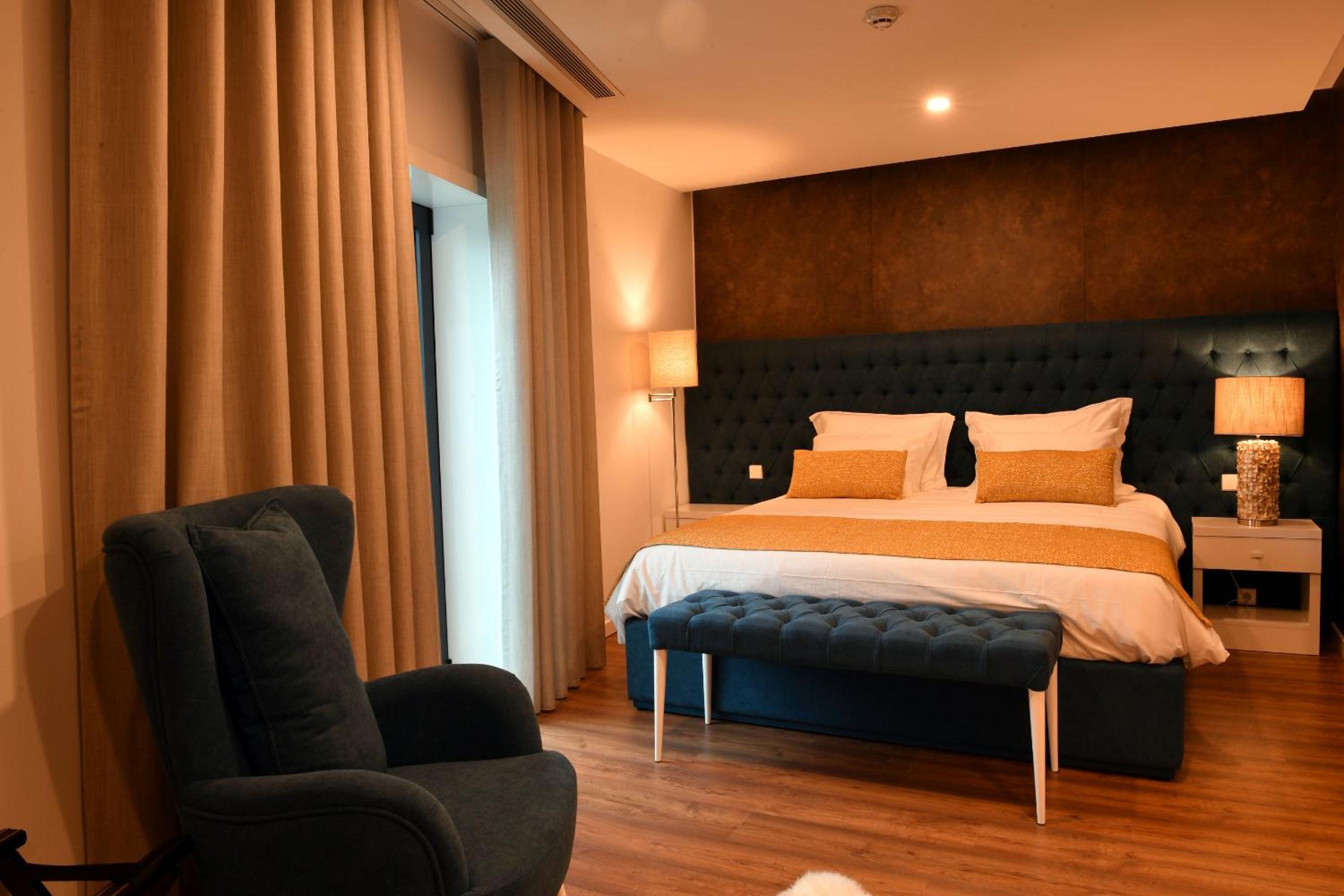 Superior Suite - Photo 7