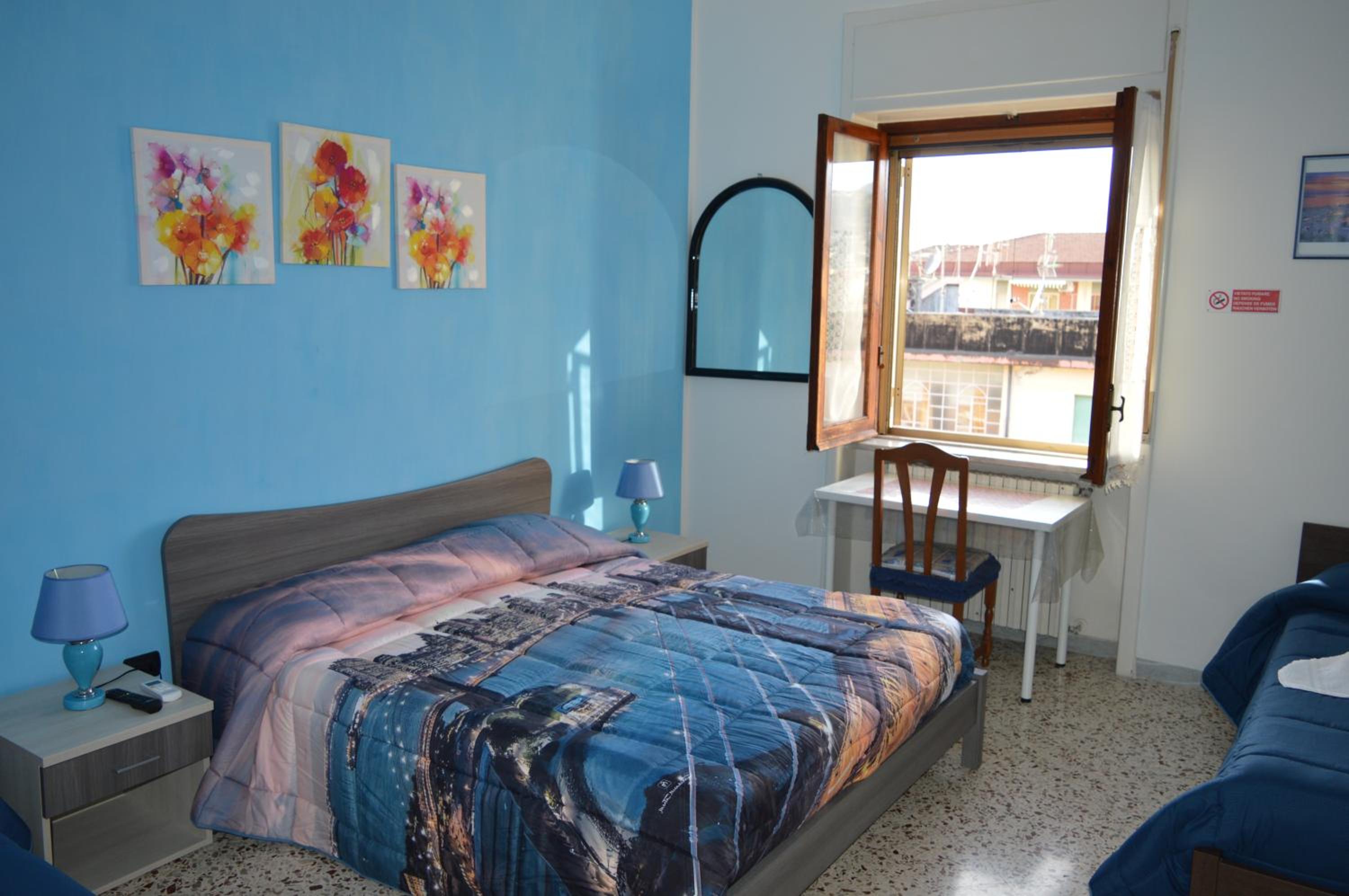 Quadruple Room with Private Bathroom - Photo 8
