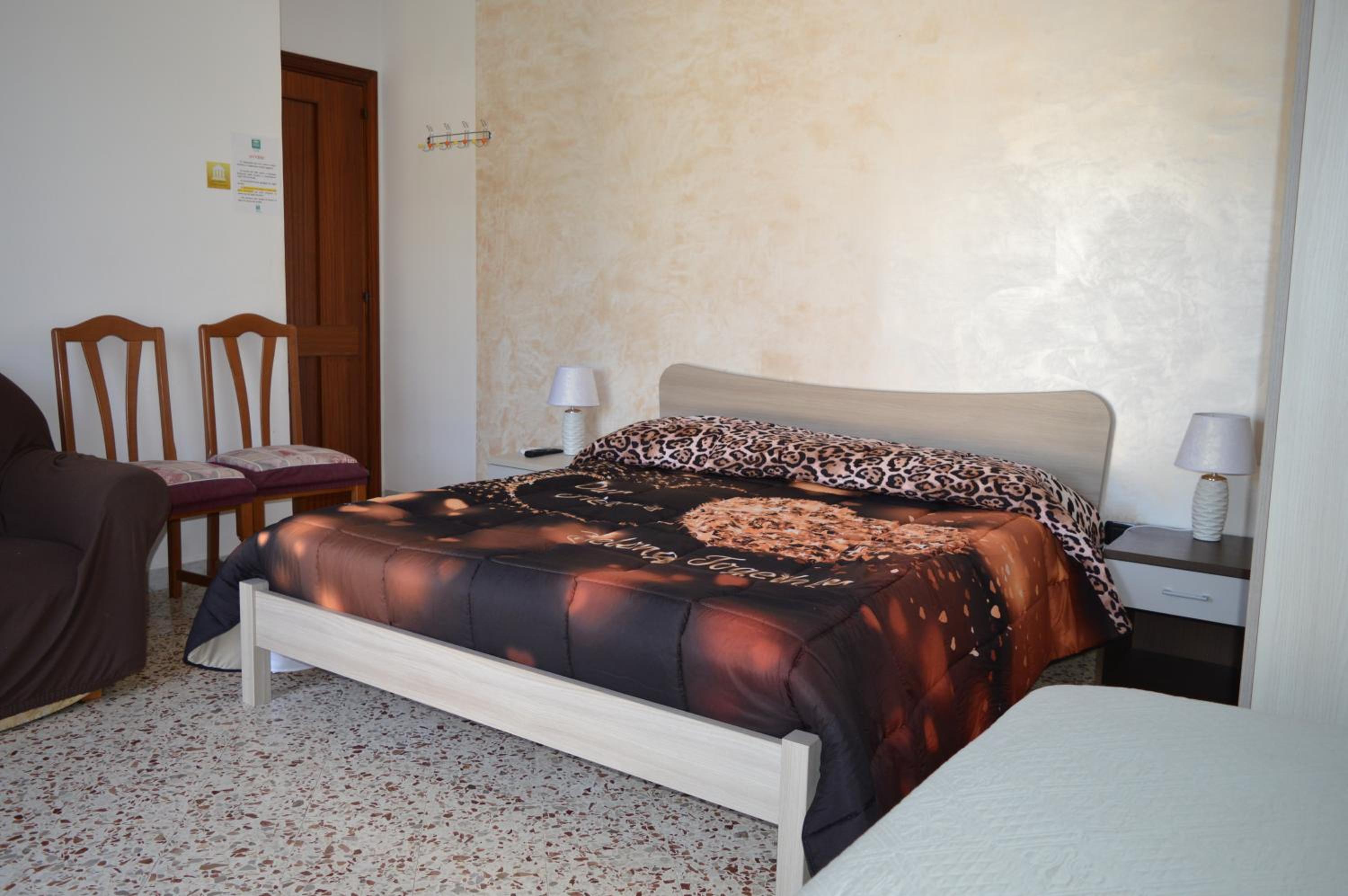 Triple Room with Private Bathroom - Photo 2