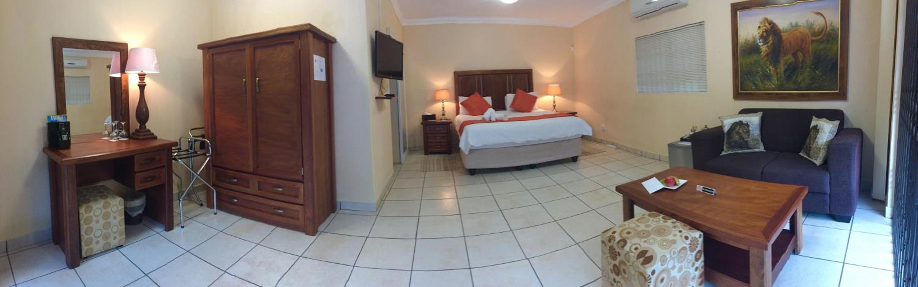 Deluxe Double or Twin Room with Pool Access photo 1