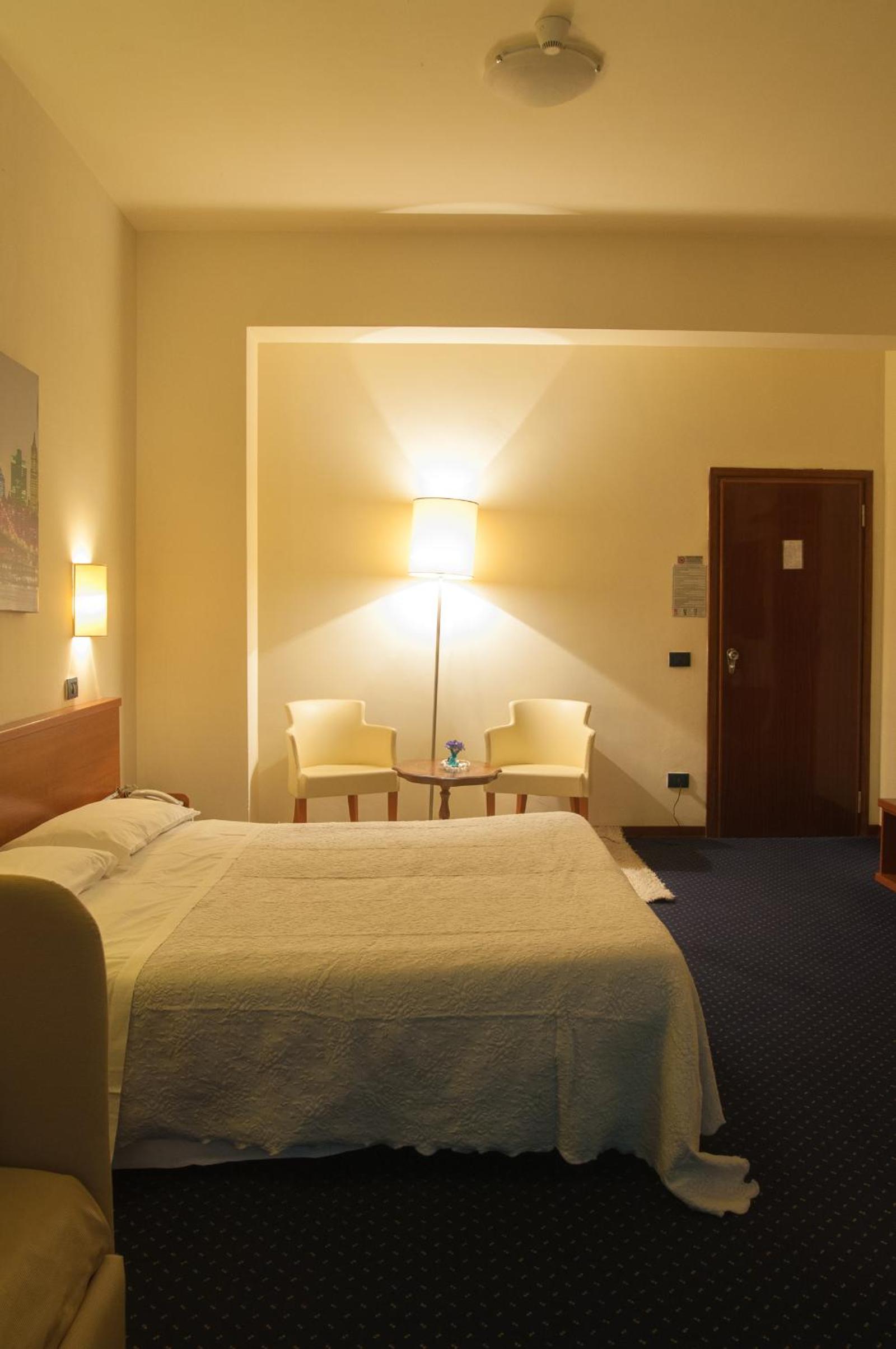 Double Room - Photo 4