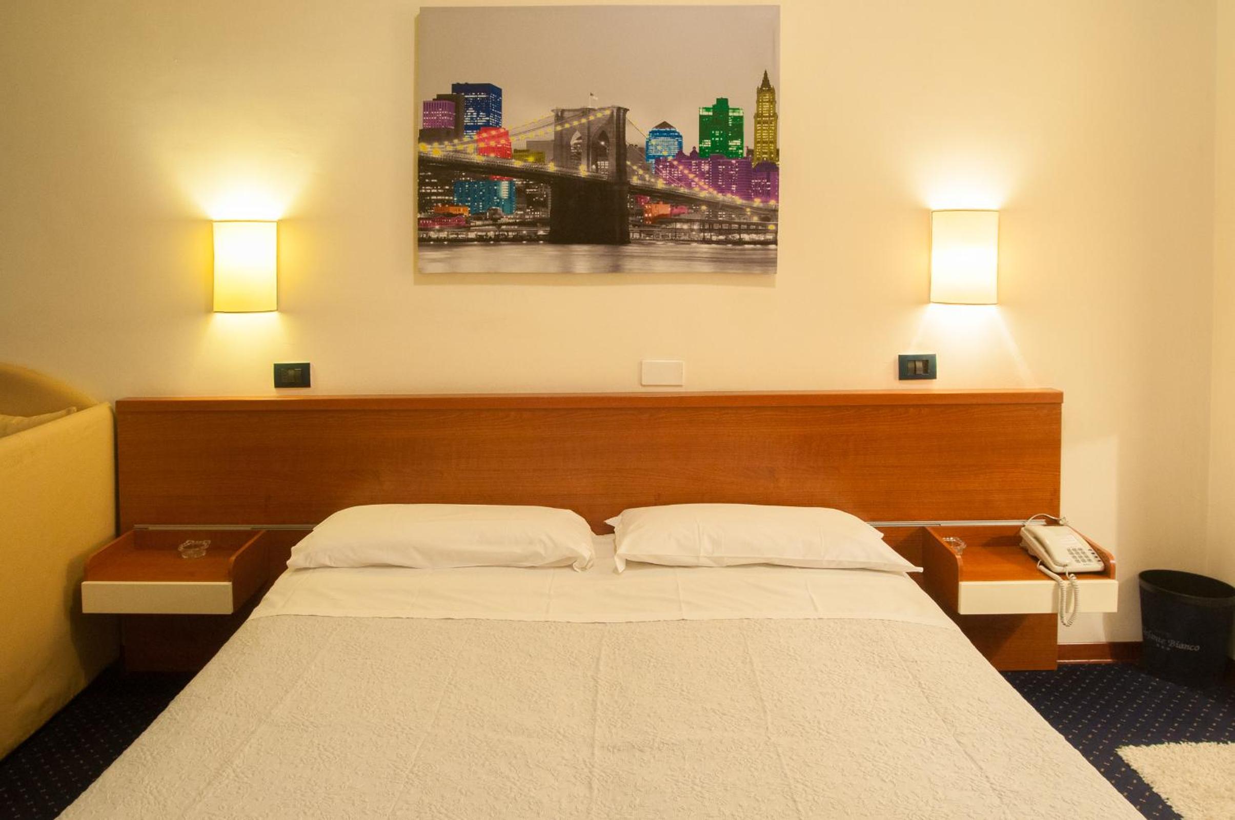 Twin Room - Photo 1