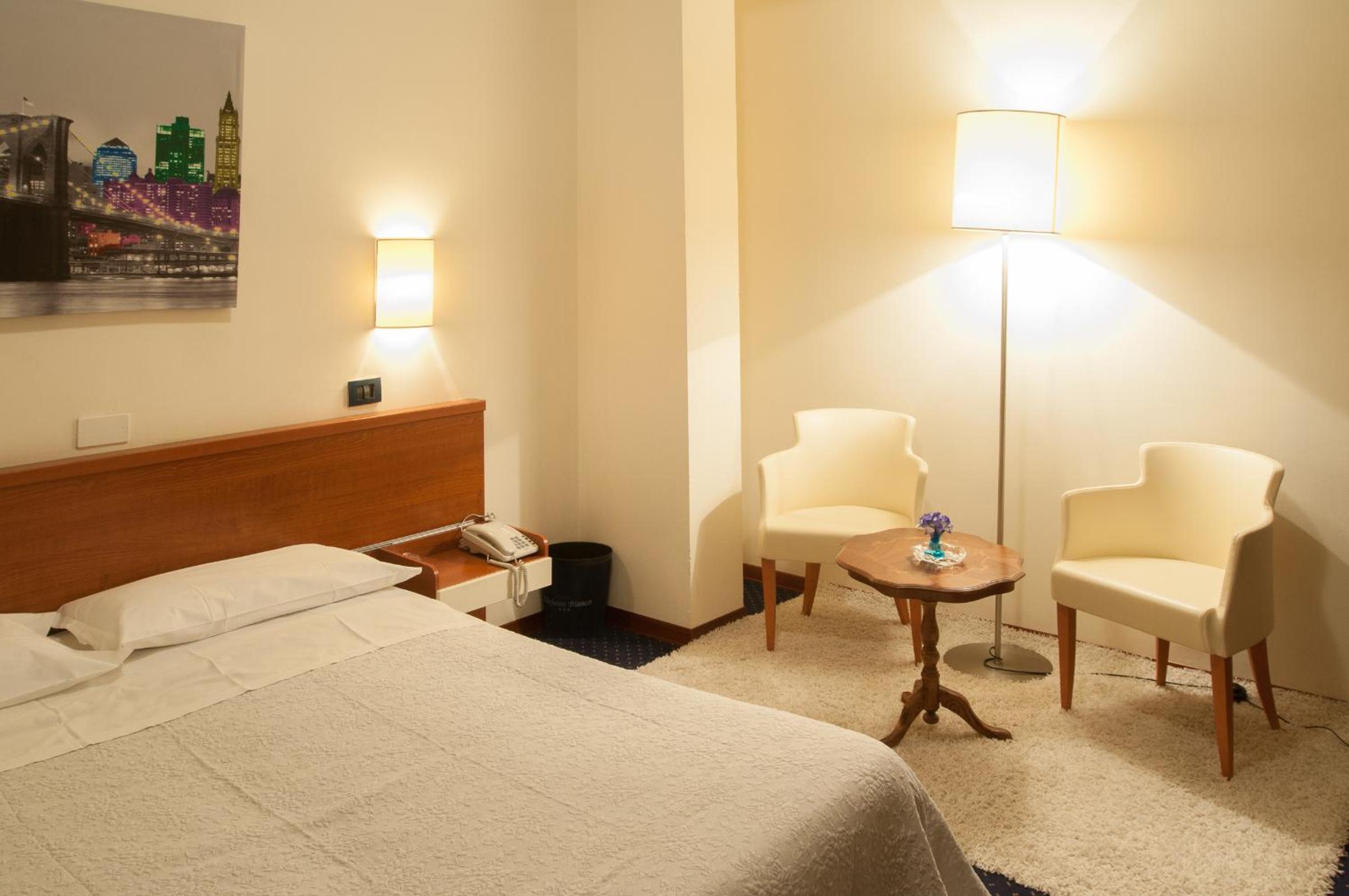 Double Room - Photo 6