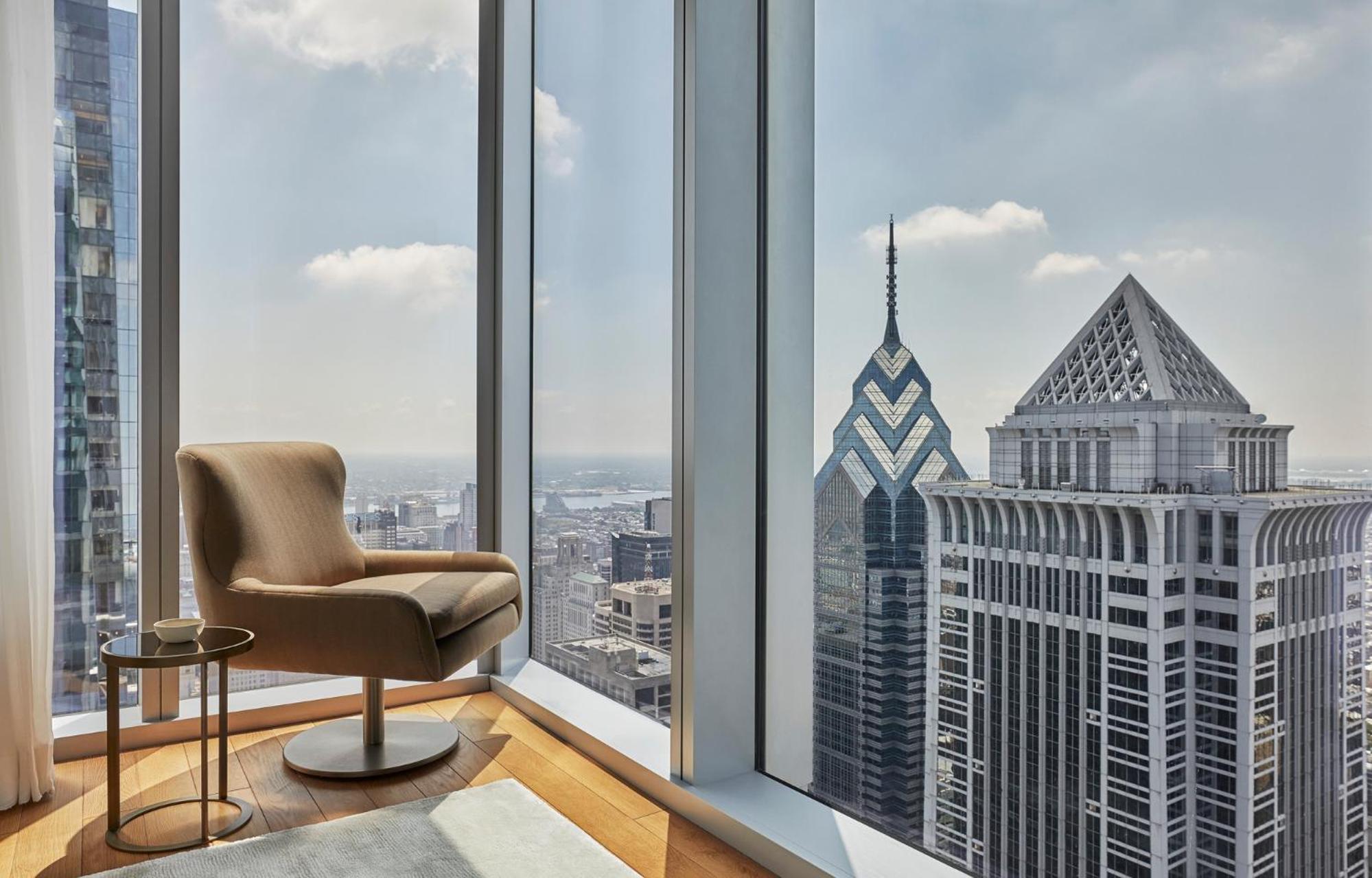Skyline Corner One Bedroom King Suite