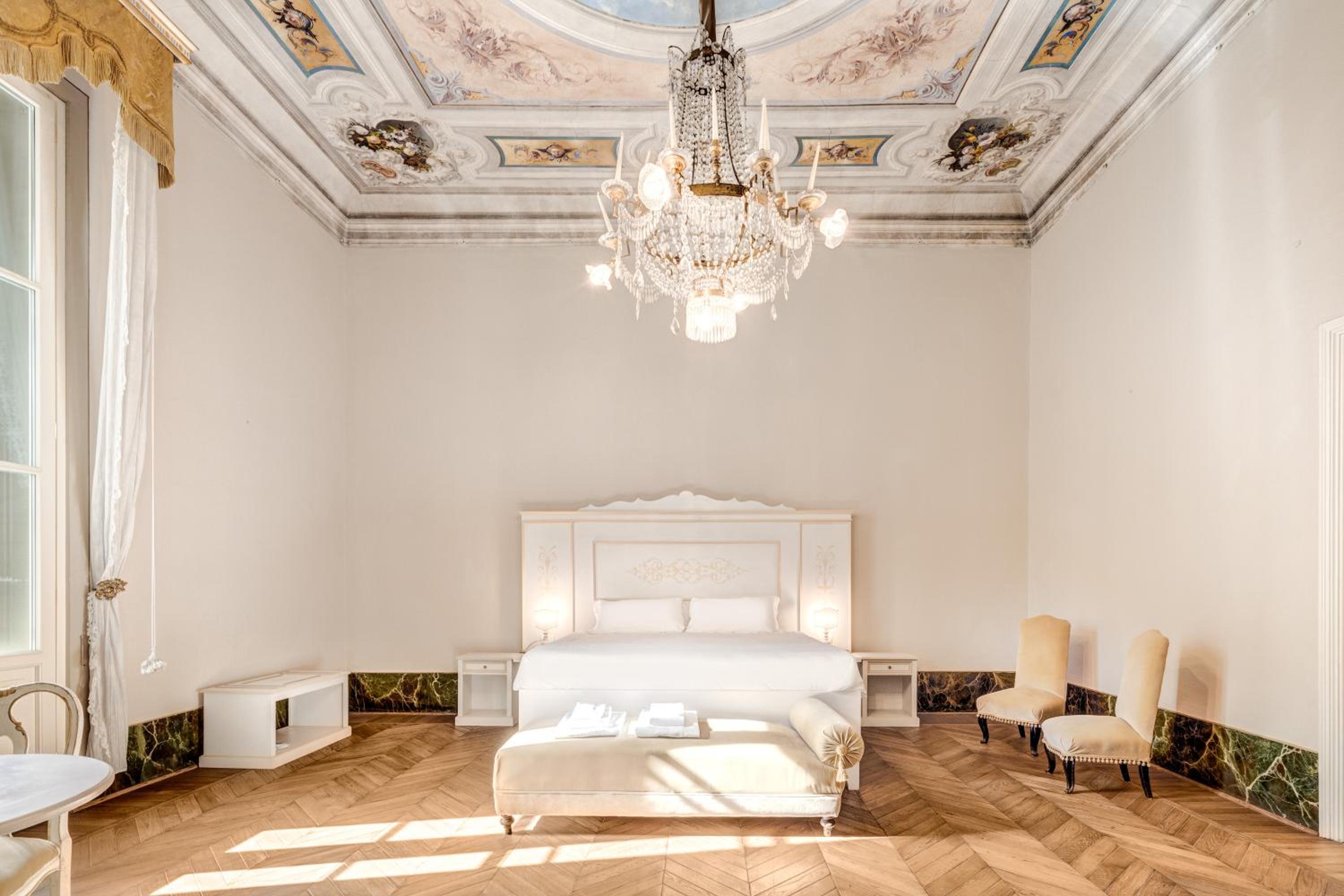 Deluxe King Room photo 2