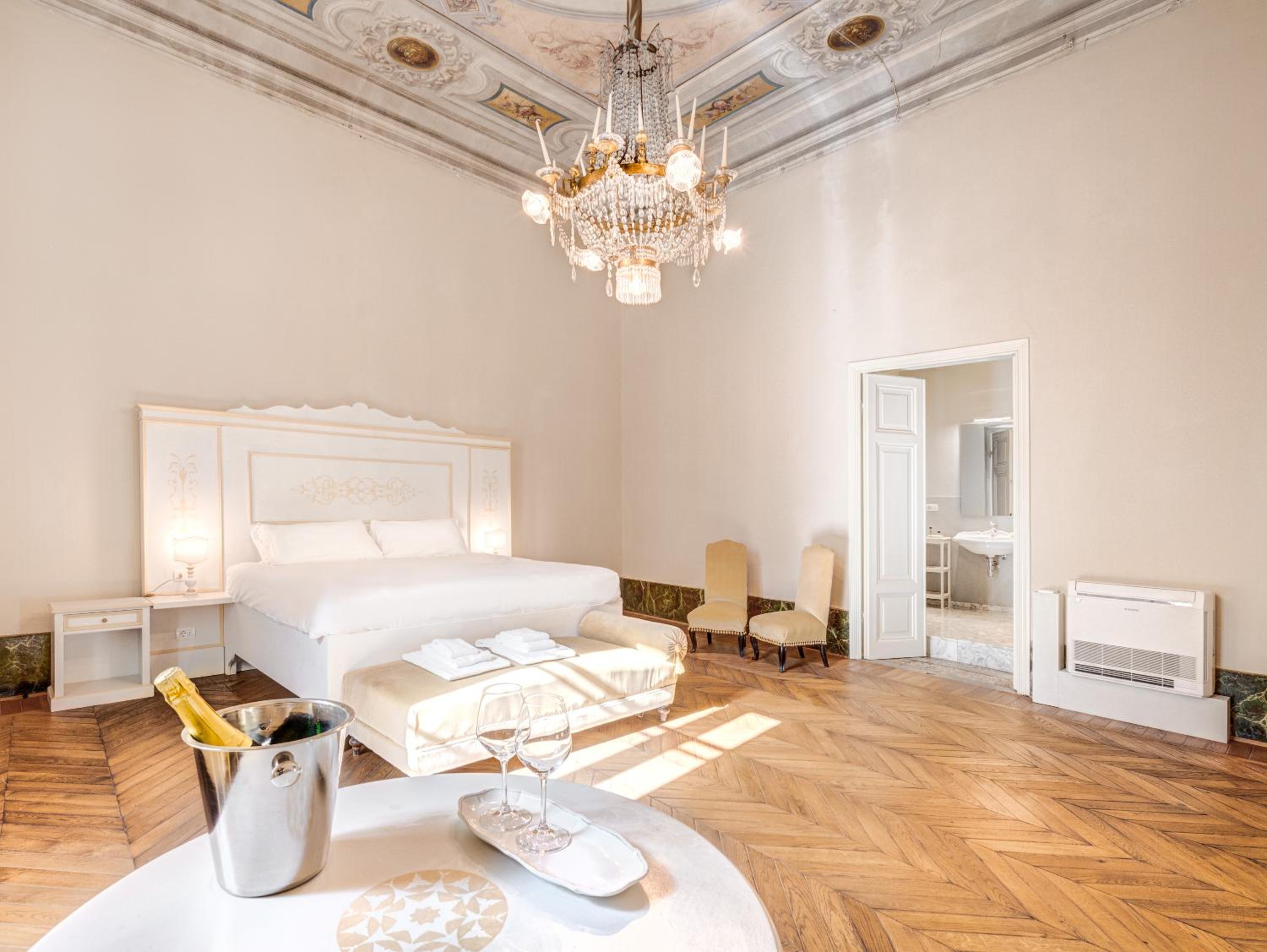 Deluxe King Room photo 1