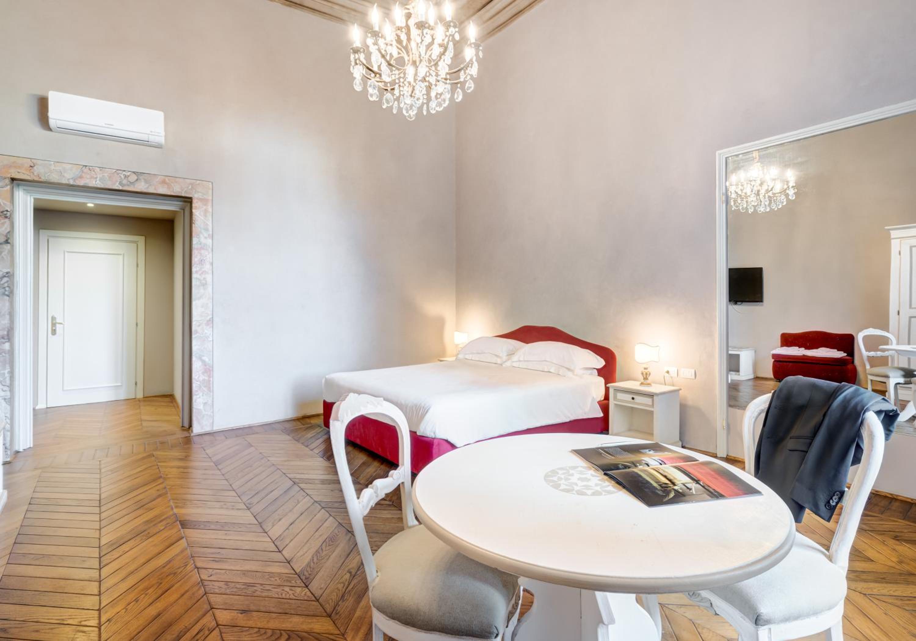 Deluxe King Room photo 3