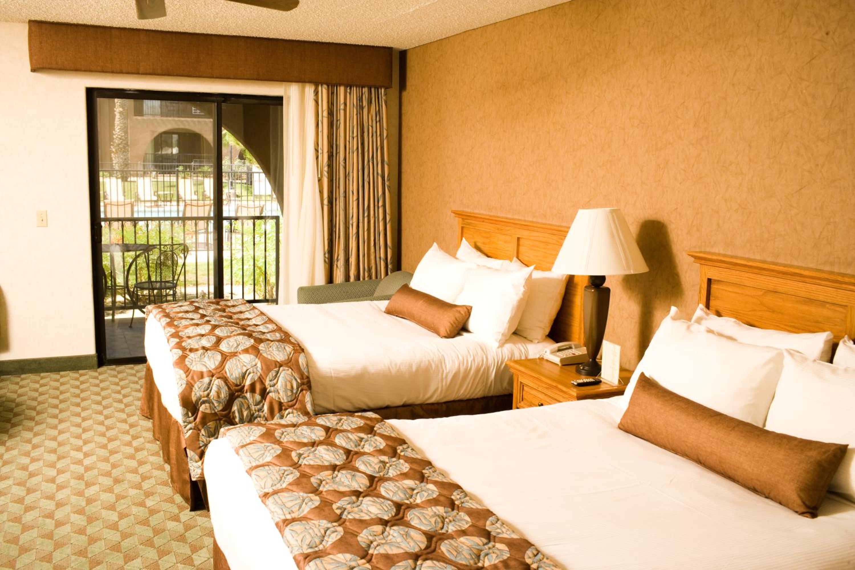 Queen Room with Two Queen Beds photo 3