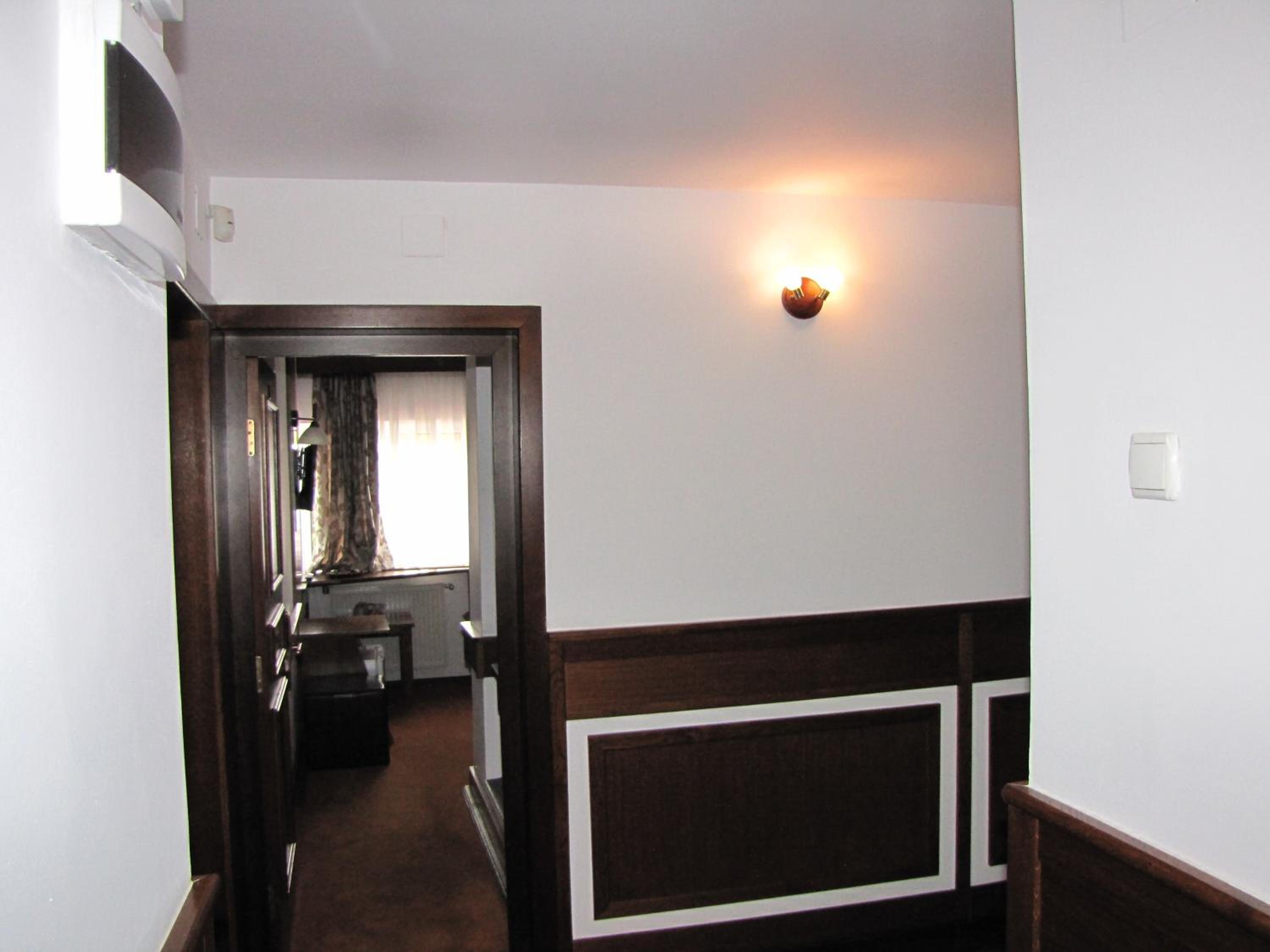 Economy Double Room photo 2