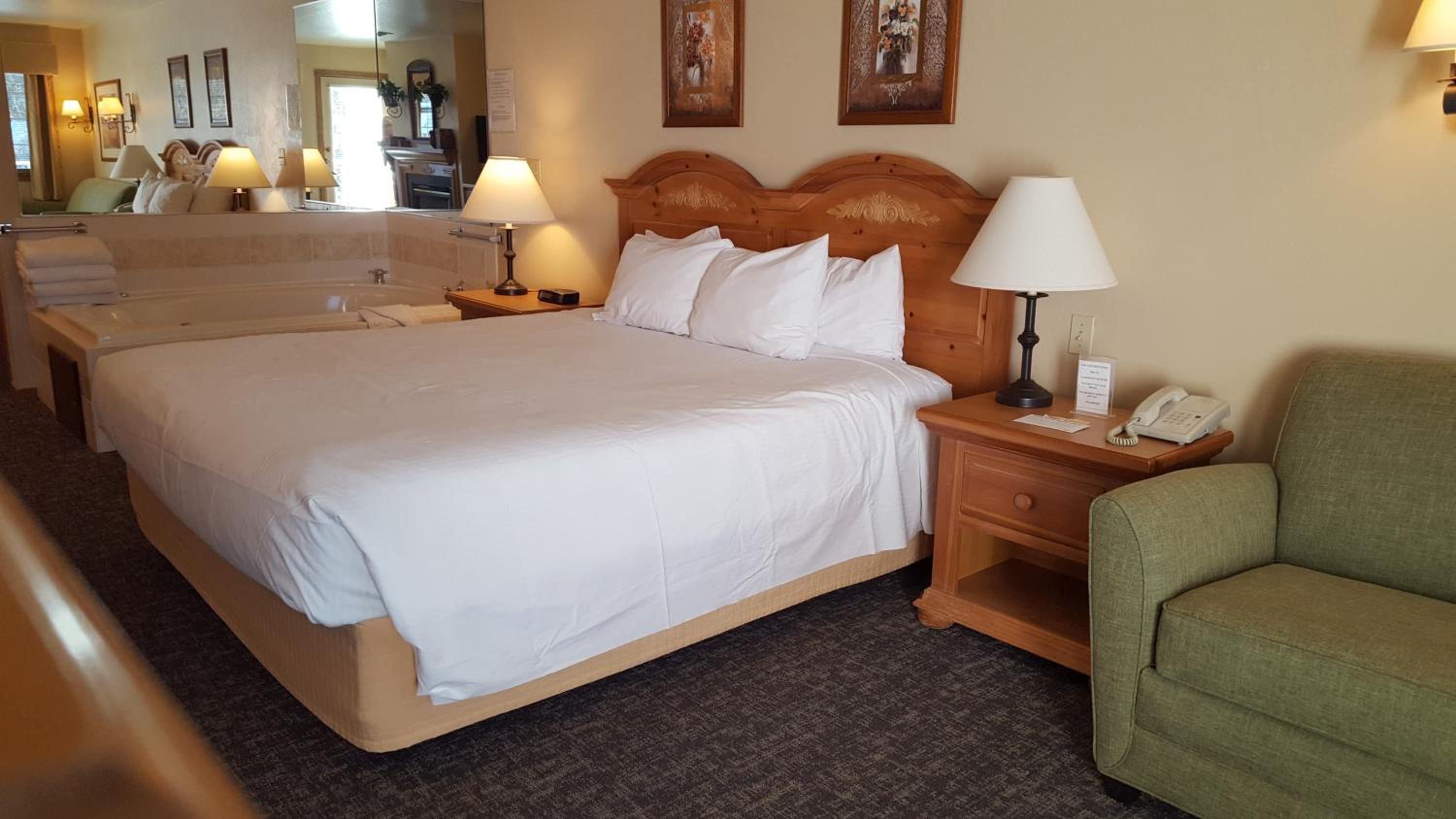 King Suite with Spa Bath and Sofa Bed photo 2
