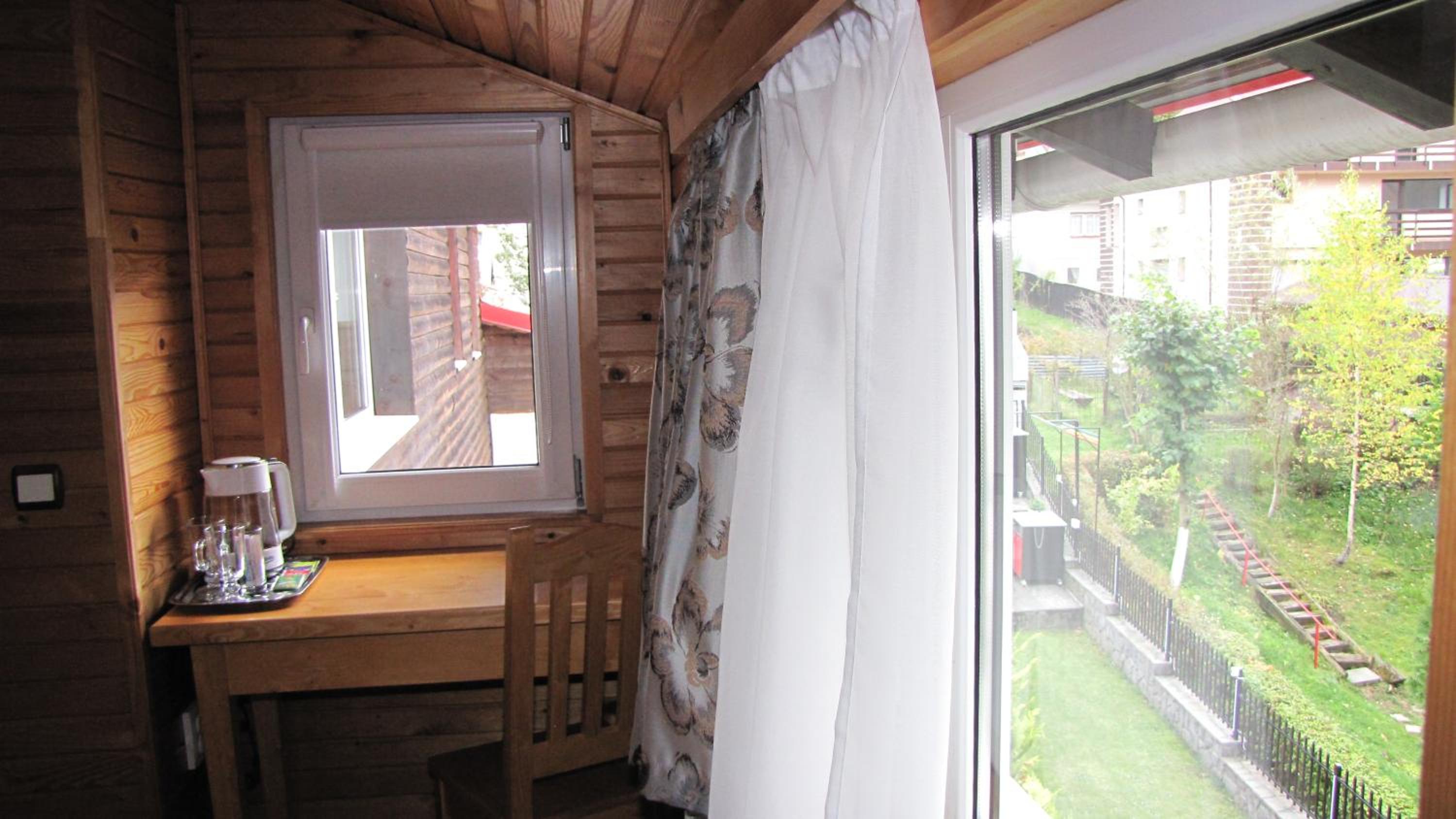 Deluxe Double Room (2 Adults + 1 Child) photo 2