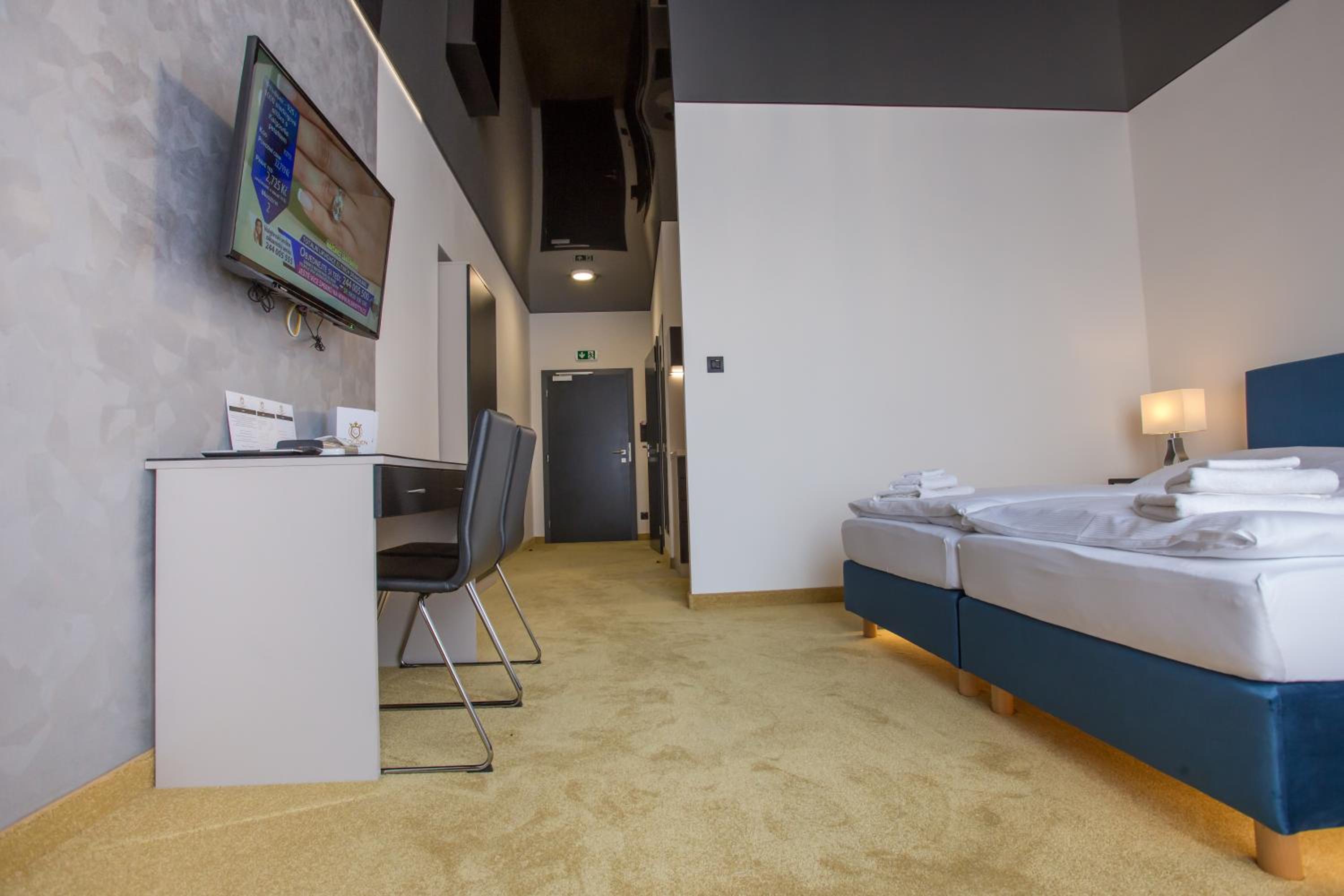 Loft - Photo 1
