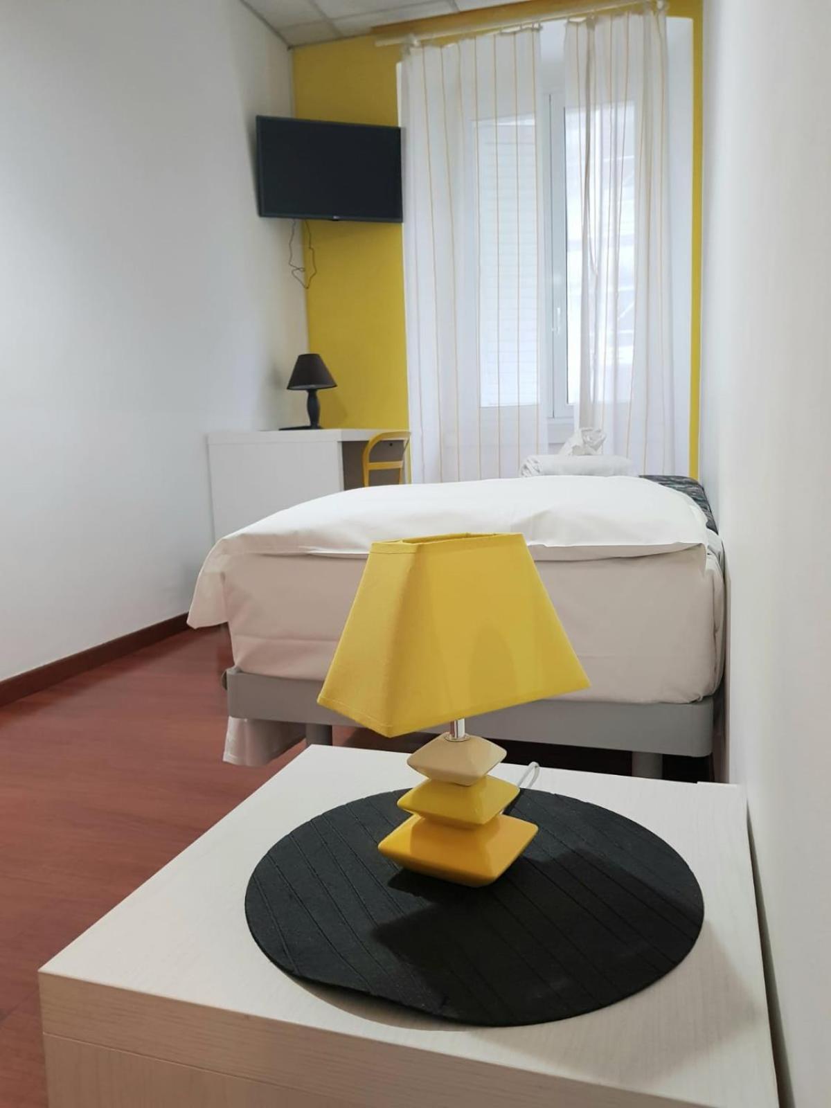 Budget Single Room with Shared Bathroom