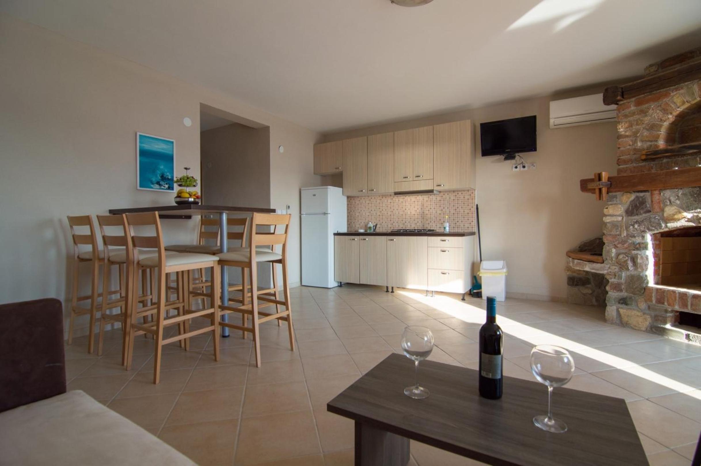 One-Bedroom Apartment with Terrace and Sea View - Photo 12