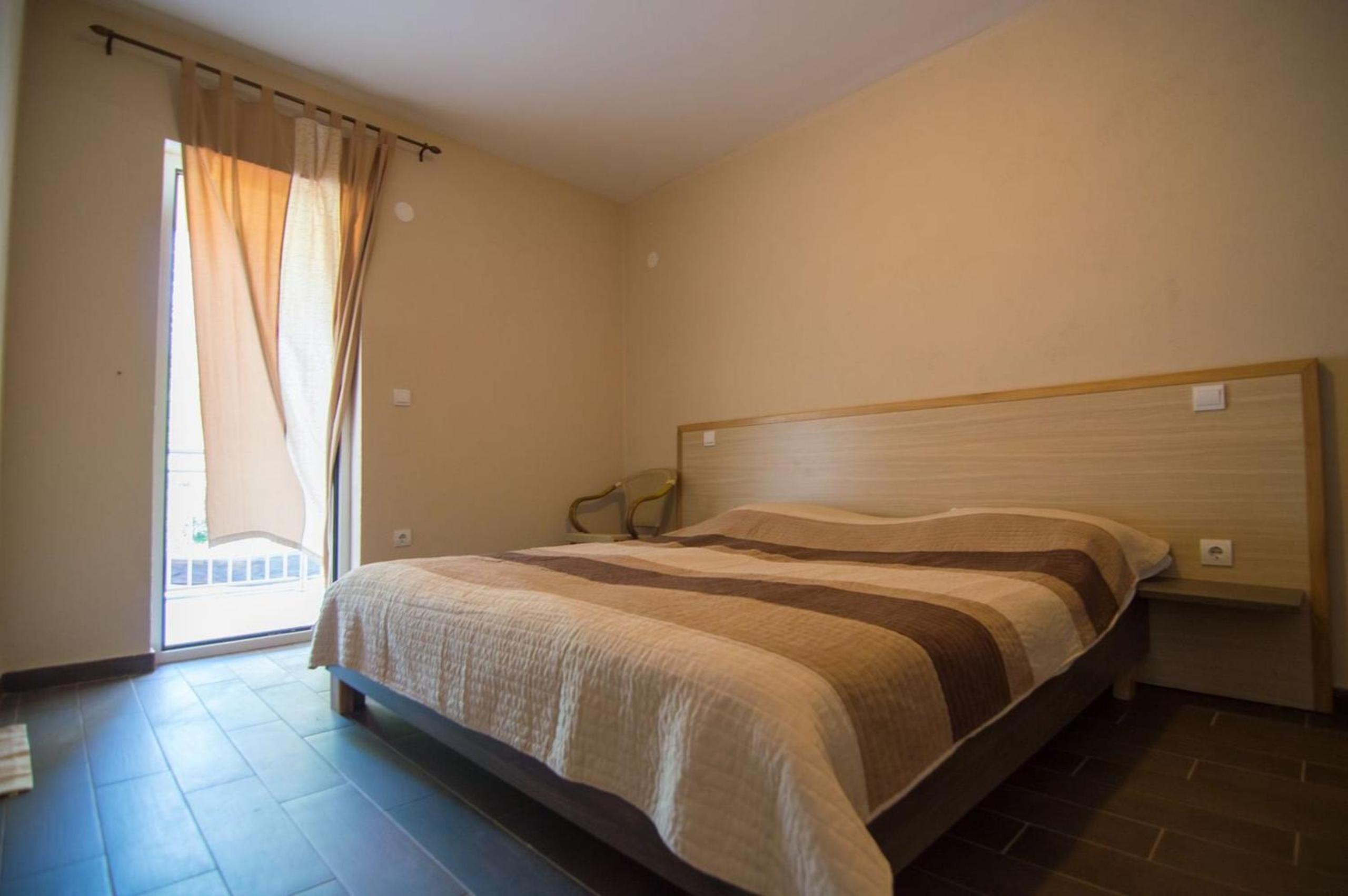 One-Bedroom Apartment with Terrace and Sea View - Photo 14