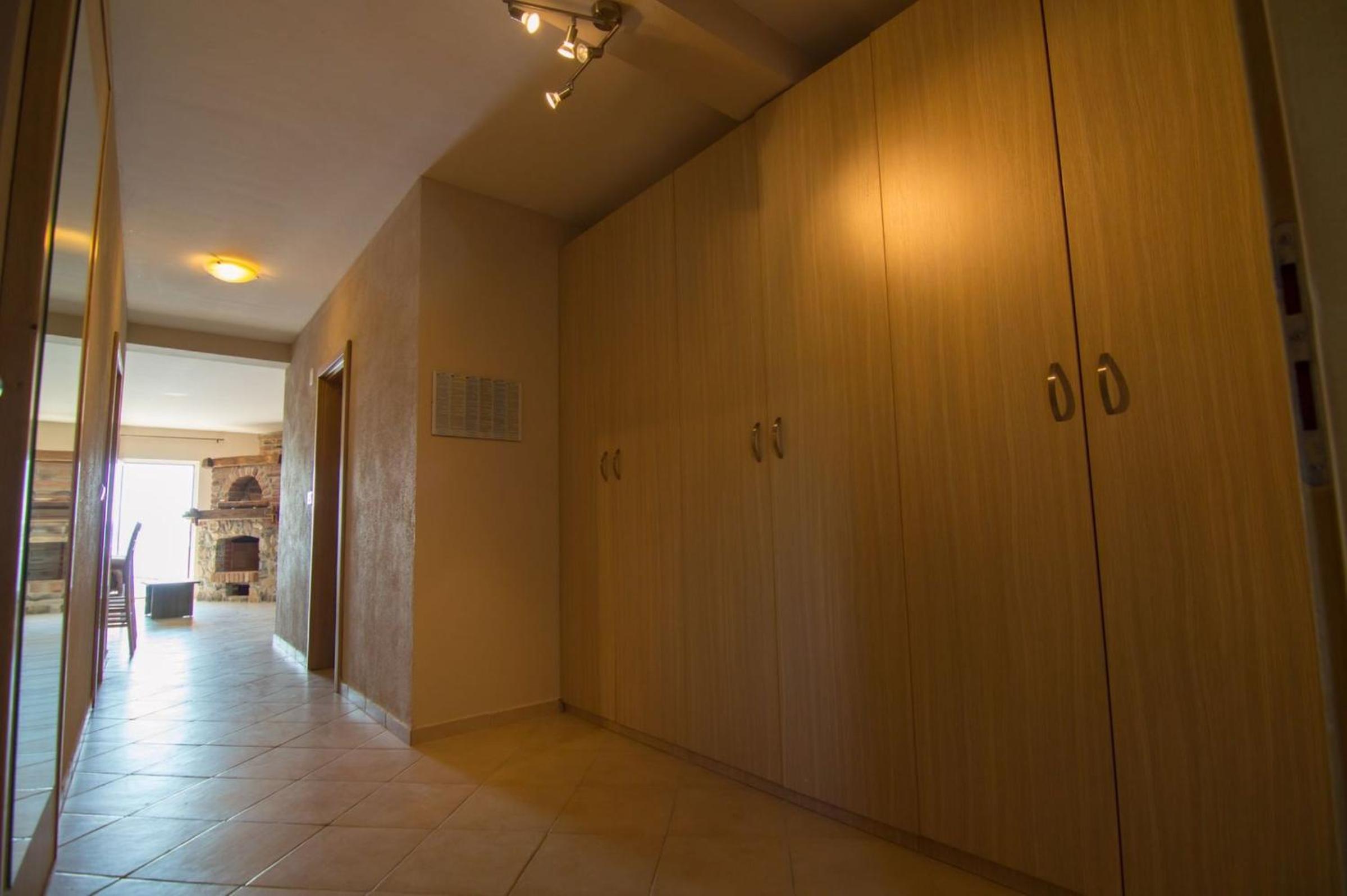 One-Bedroom Apartment with Terrace and Sea View - Photo 1