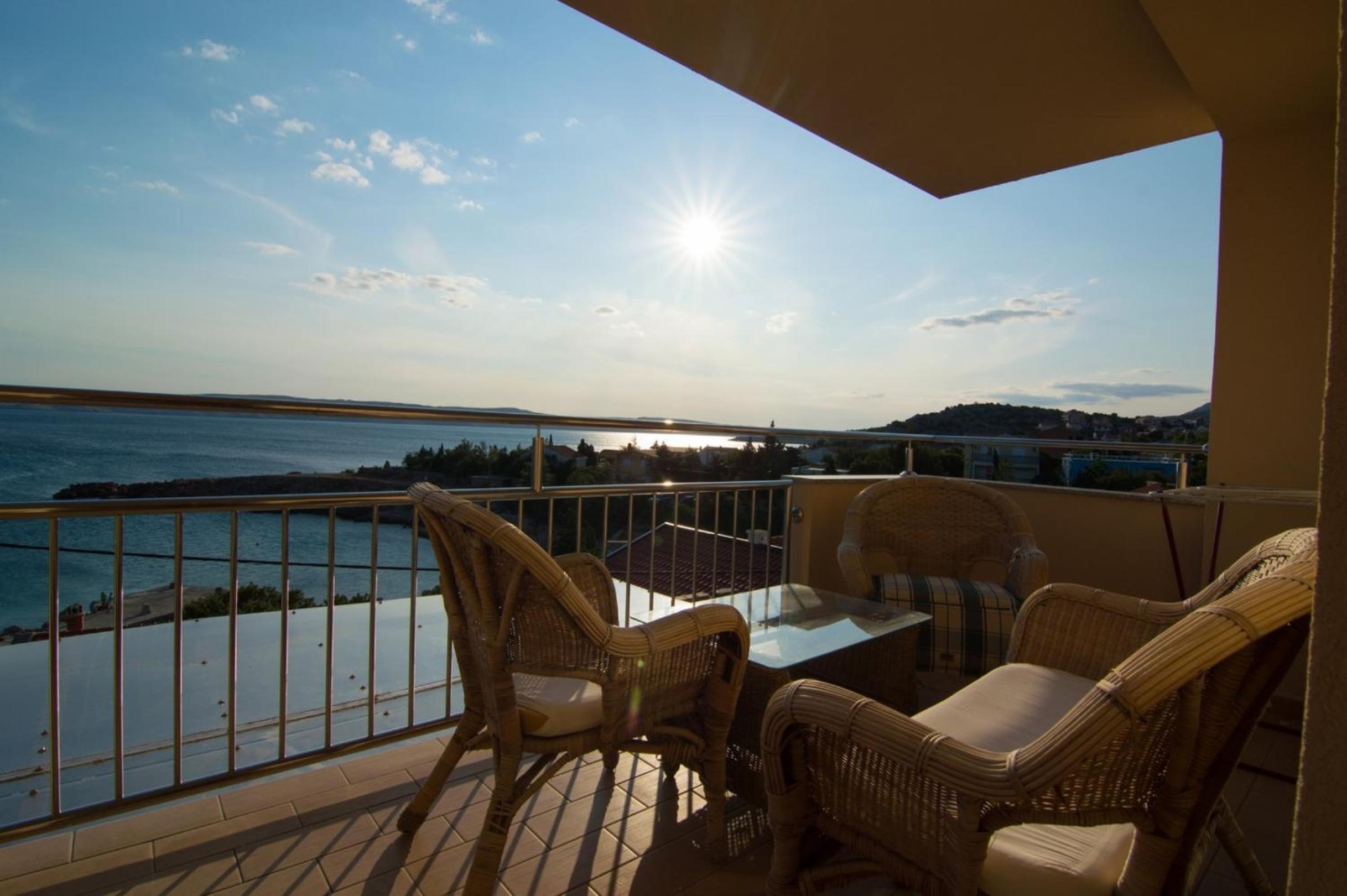 One-Bedroom Apartment with Terrace and Sea View - Photo 20