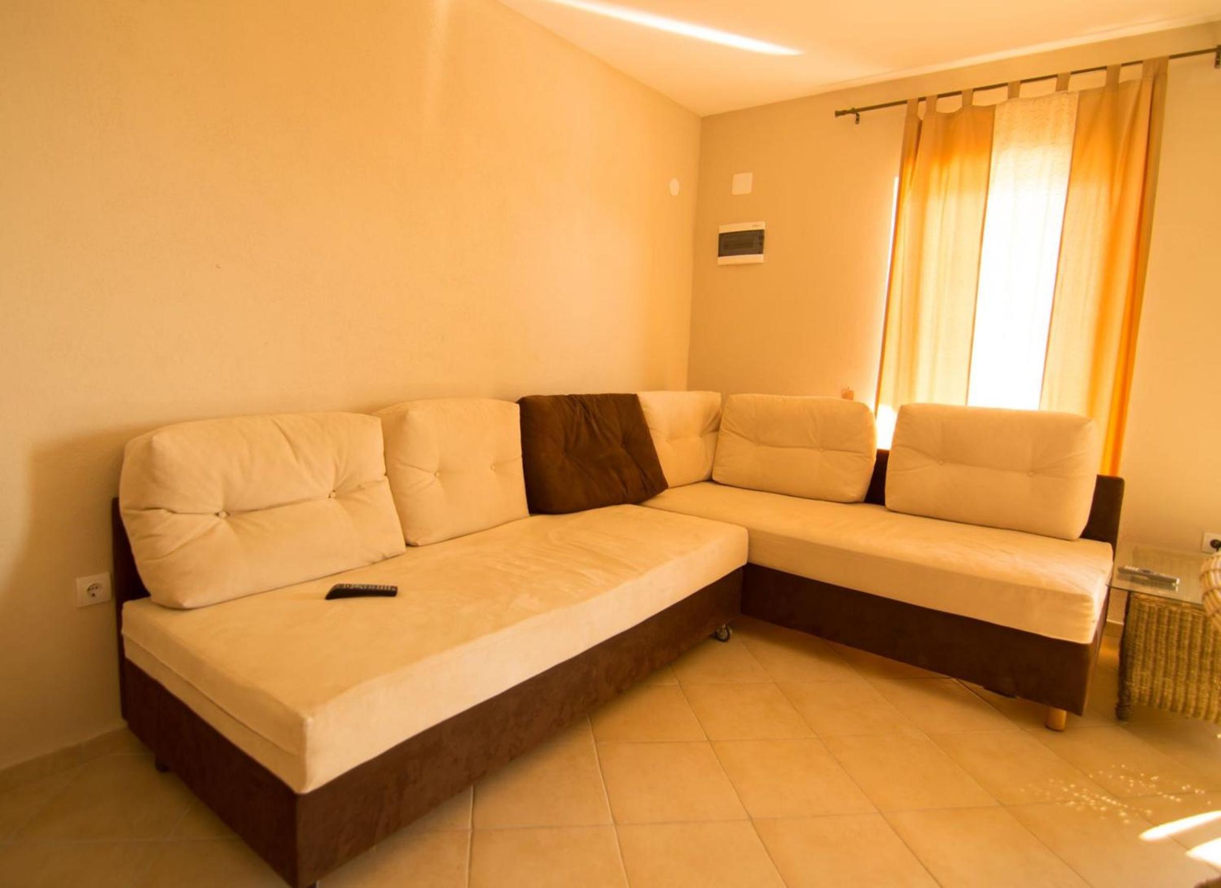 One-Bedroom Apartment with Terrace and Sea View - Photo 6