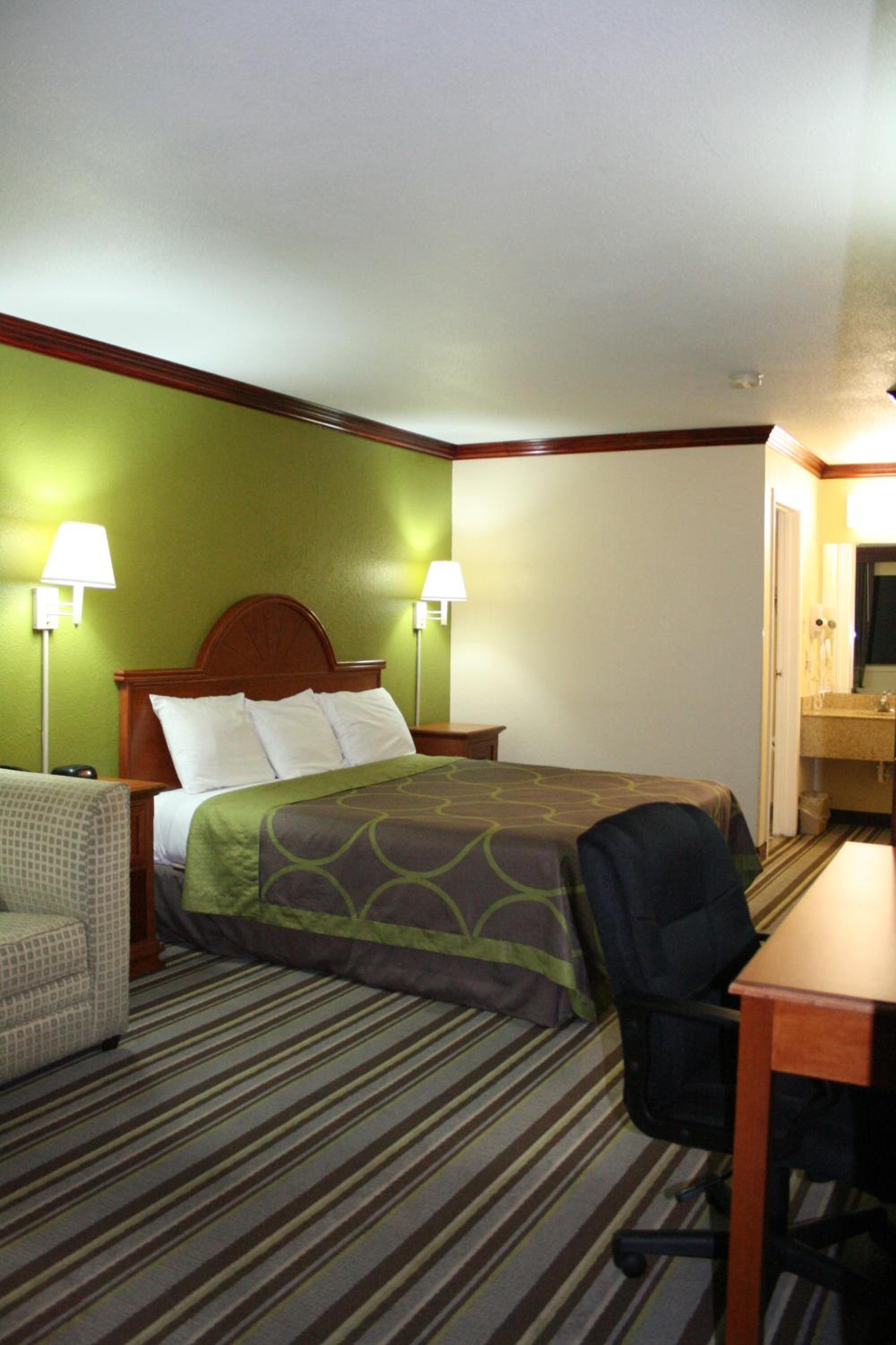 King Room - Non-Smoking - Photo 1