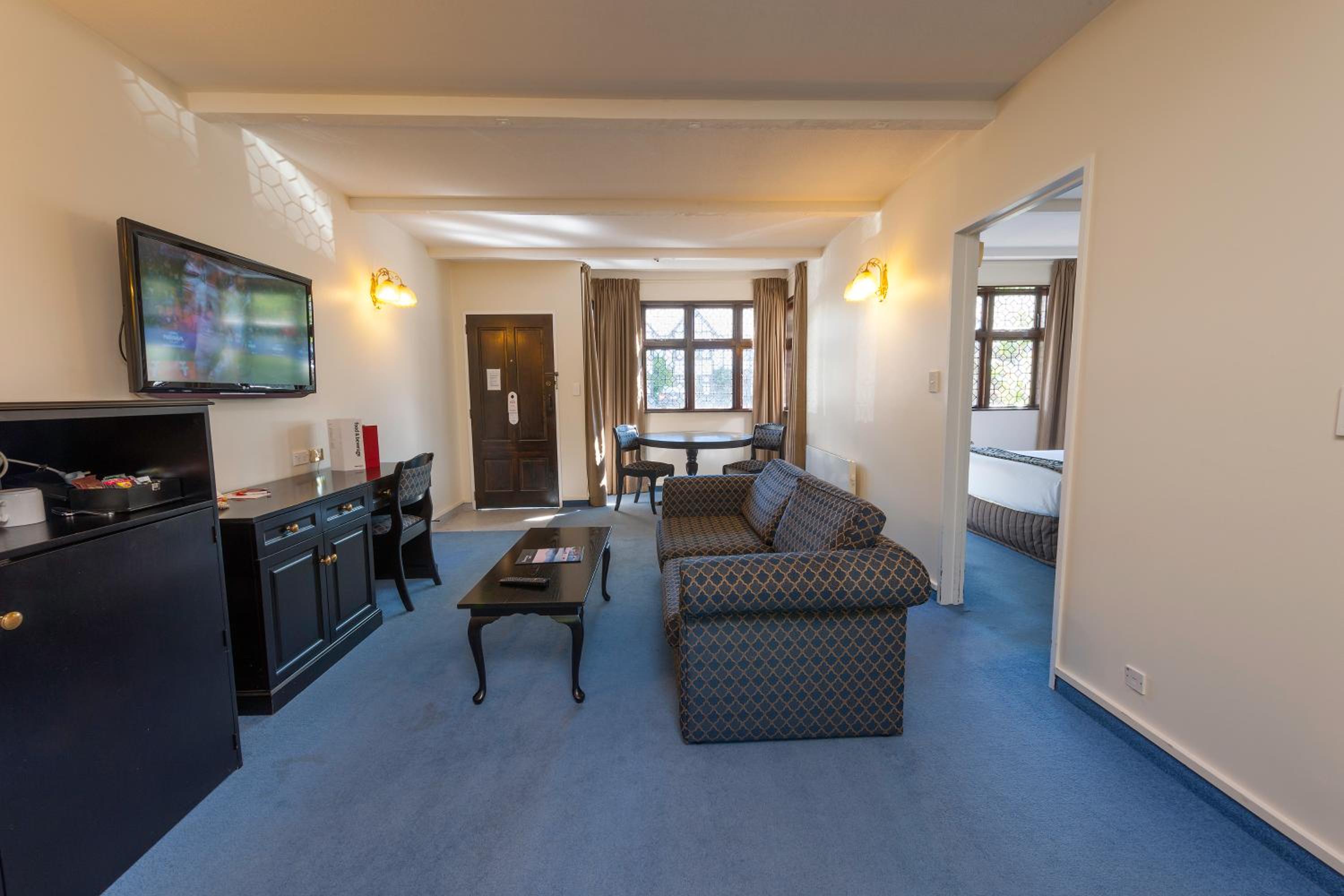 Two-Bedroom Suite – King and 2 Singles thumbnail 5